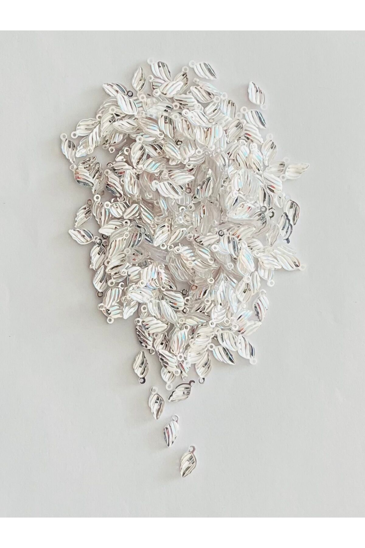 Yeni yaprak janjanlı Yazma, Abiye, Halhal, Kolye. Pleksi Pul. 20gr. Tahmini: 280-290 ad. Beyaz.