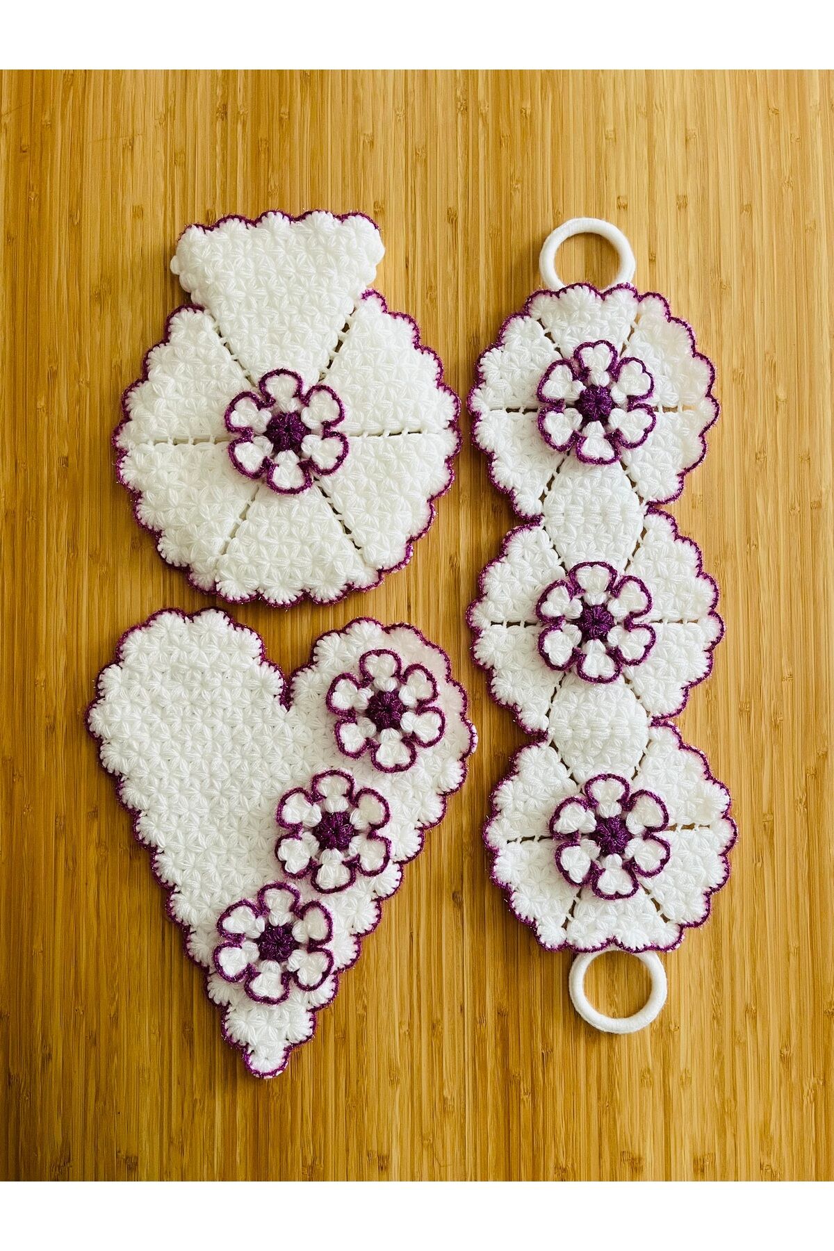 Çeyizlik Ve Banyo Lif Takımı 3'lü Set. Simli panç ipi ile Kabartma işleme.