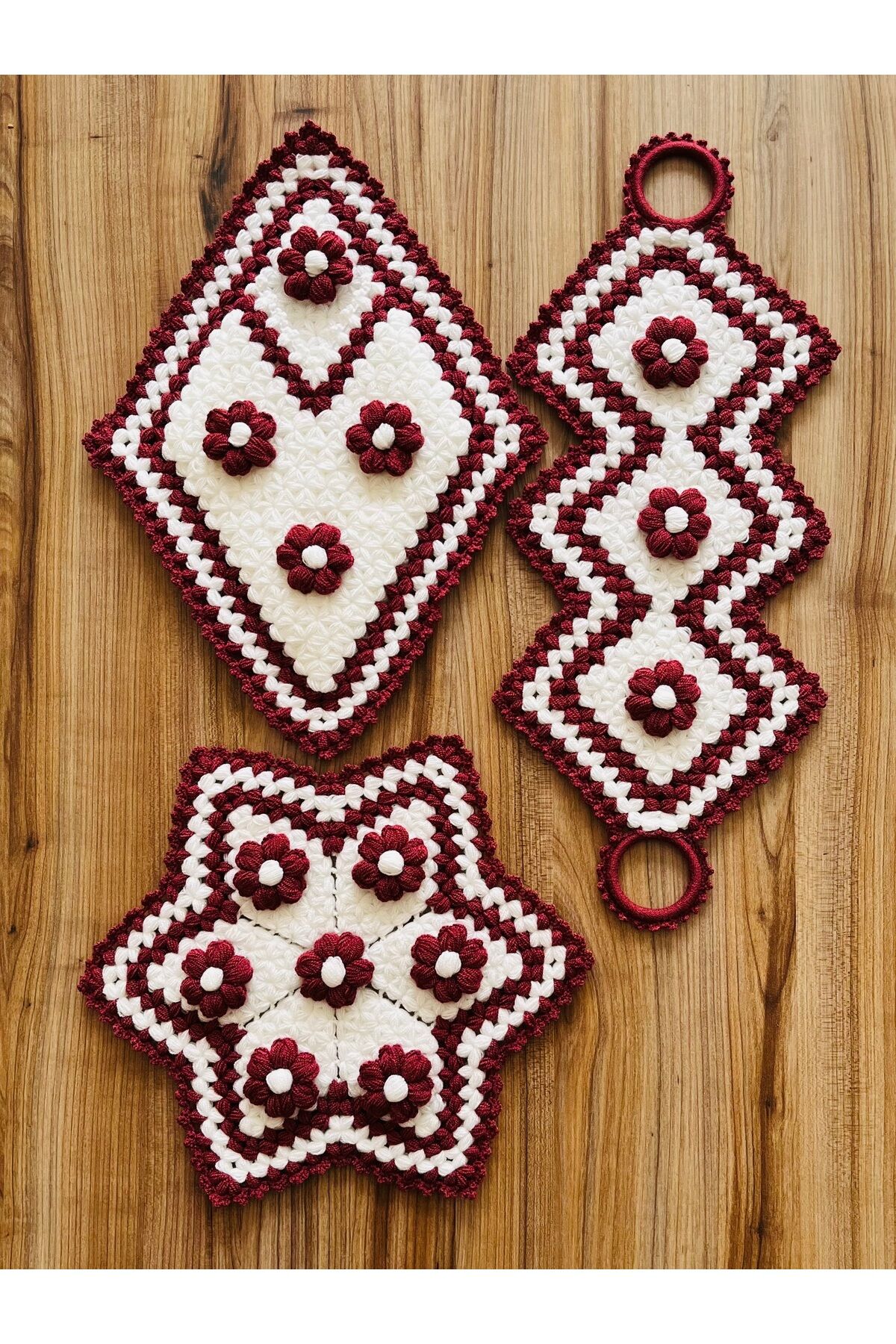 Çeyizlik Ve Banyo Lif Takımı. Kabartma İşleme ve cep. Beyaz/Çikolata ve Gül kurusu arası renk tonu.