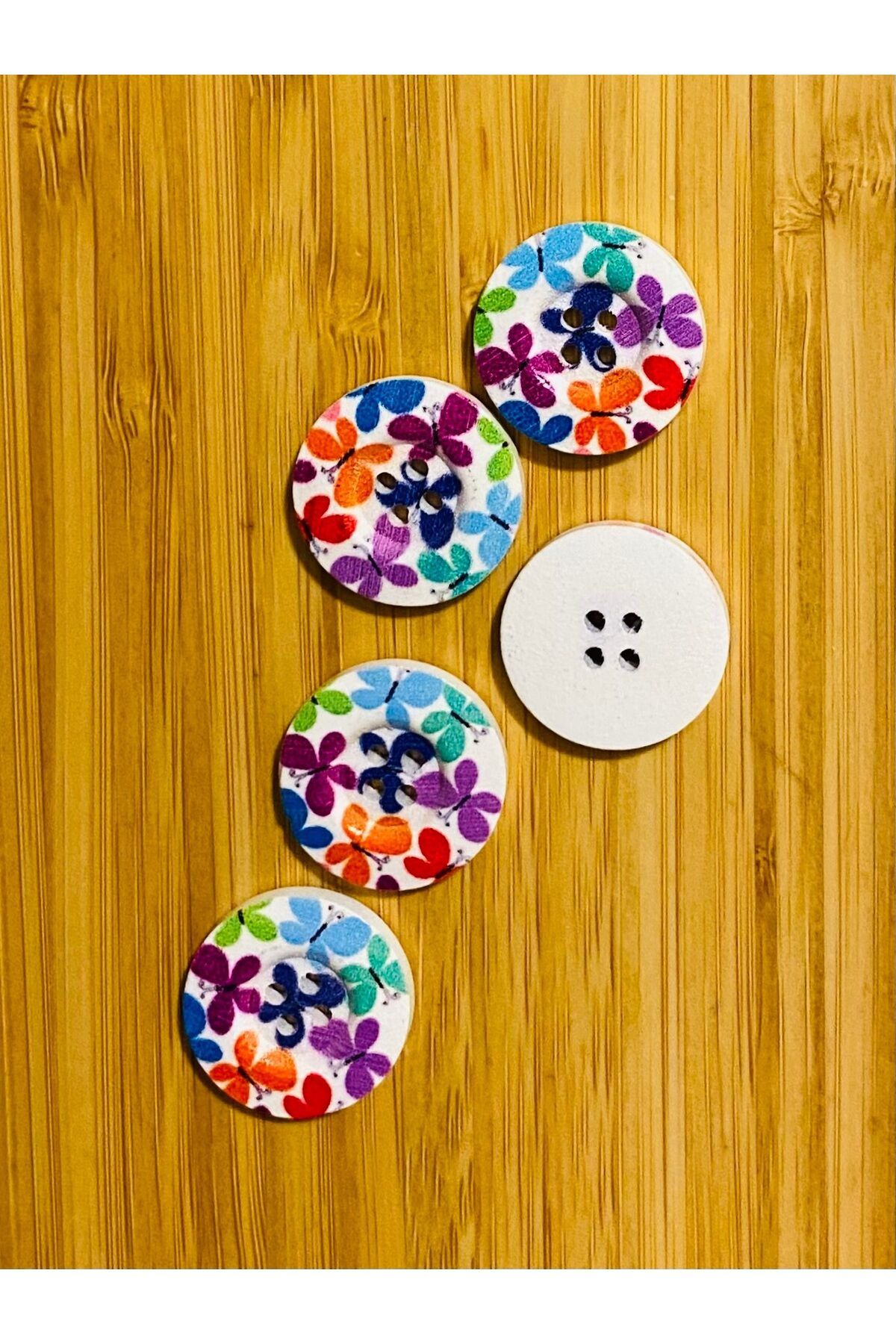 Çiçek Desen Boyalı Dekoratif Ahşap Düğme 23 mm.  5'li Paket.