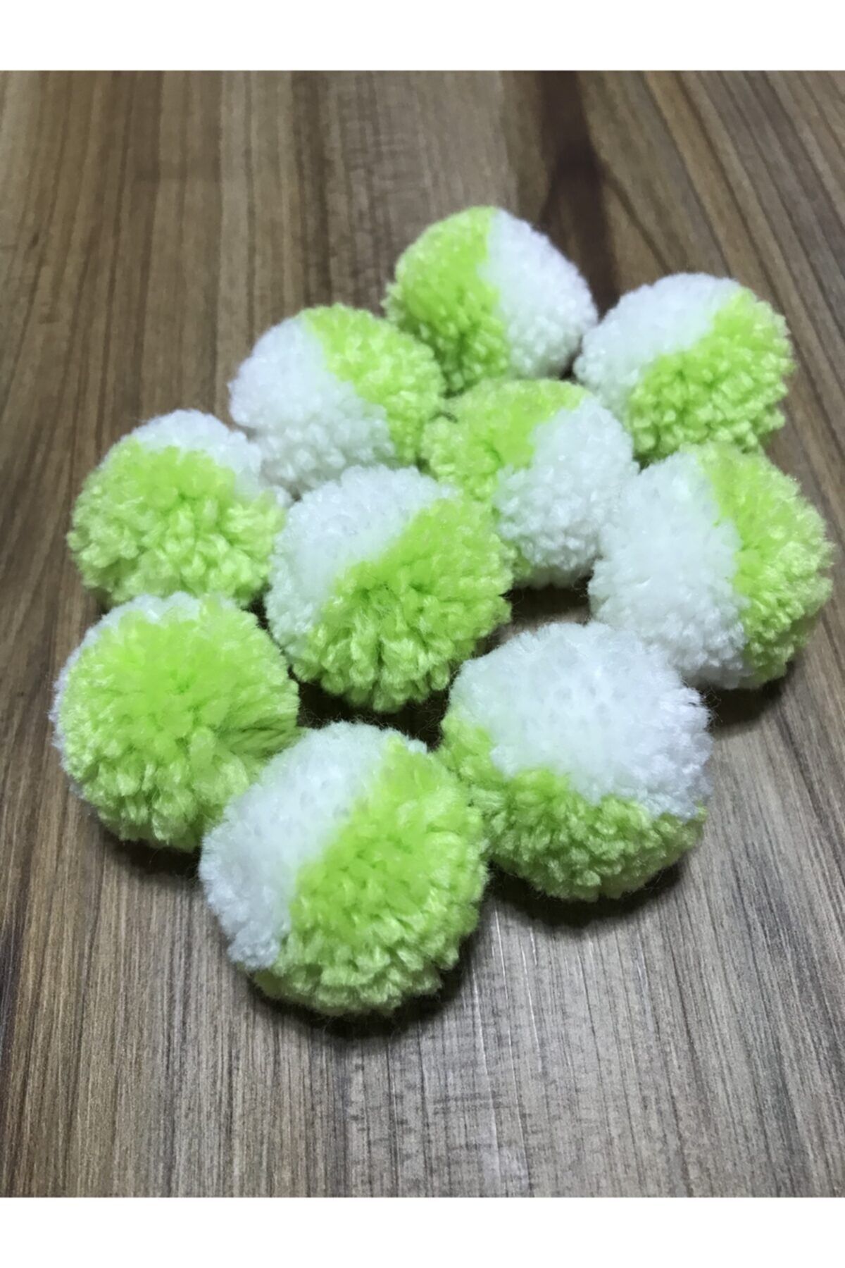 Ikiz Yün Ponpon 10 Adet Renk:beyaz/yeşil