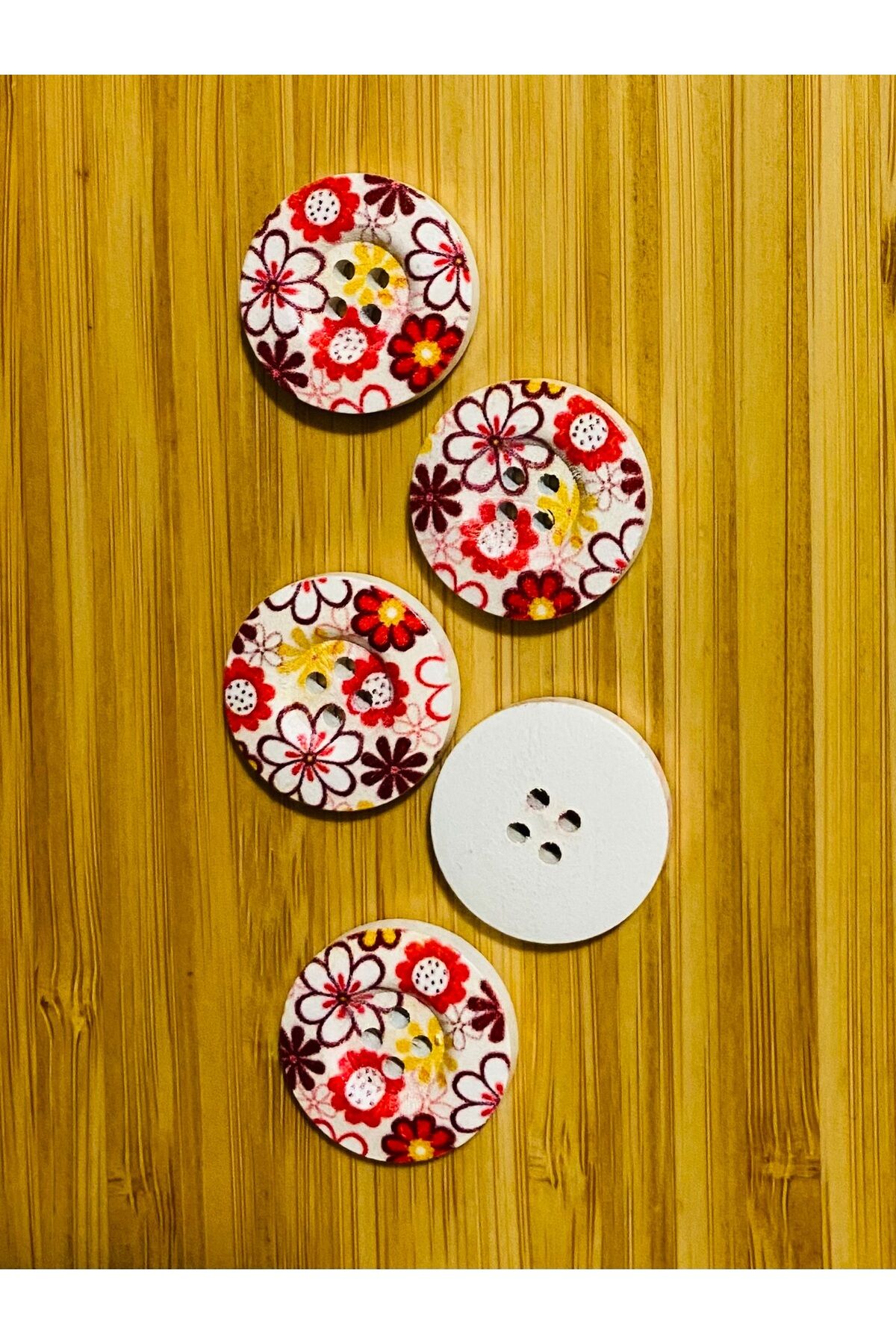 Çiçek Desen Boyalı Dekoratif Ahşap Düğme 23 Mm. 5'li Paket.