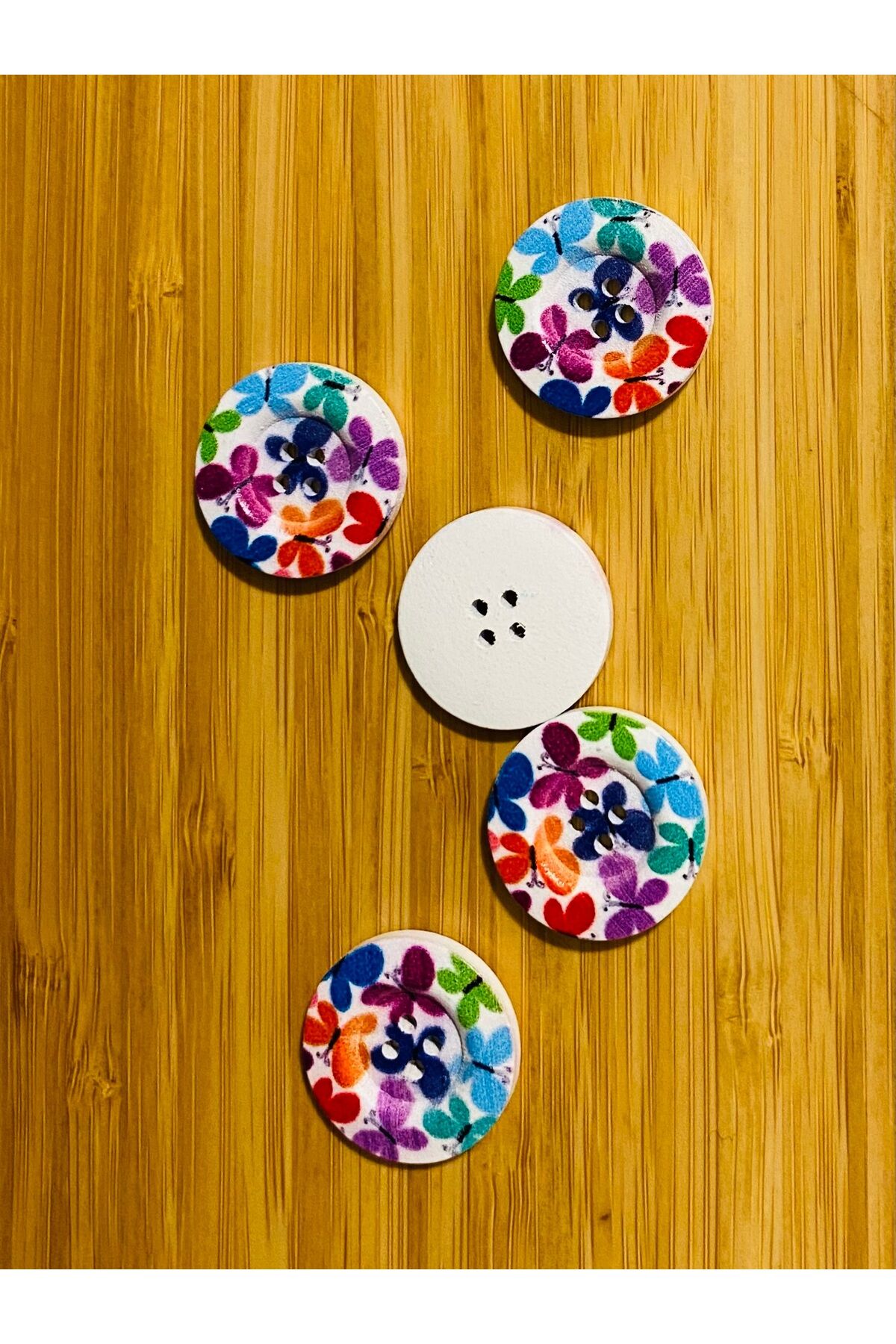 Çiçek Desen Boyalı Dekoratif Ahşap Düğme 25 mm.  5'li Paket.