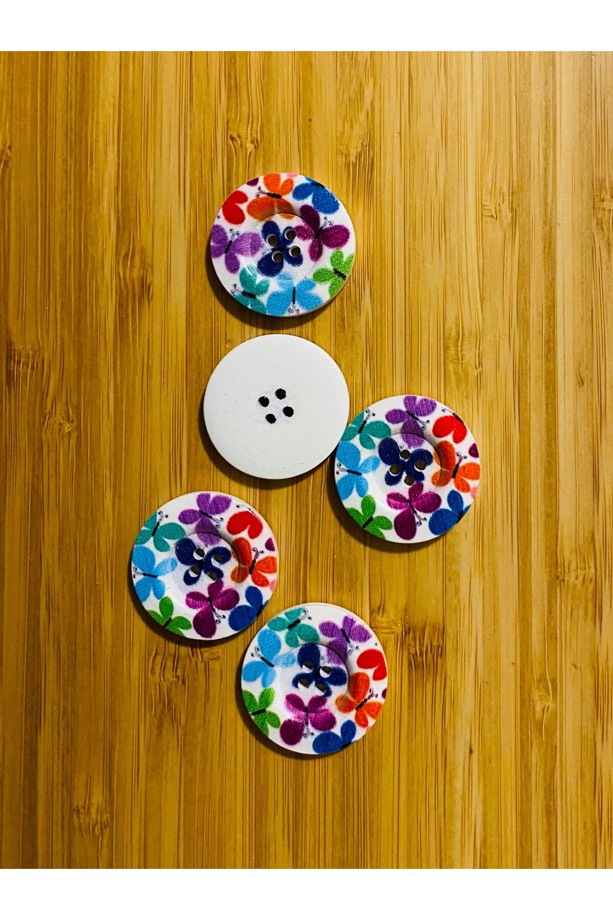Çiçek Desen Boyalı Dekoratif Ahşap Düğme 28 mm.  5'li Paket.