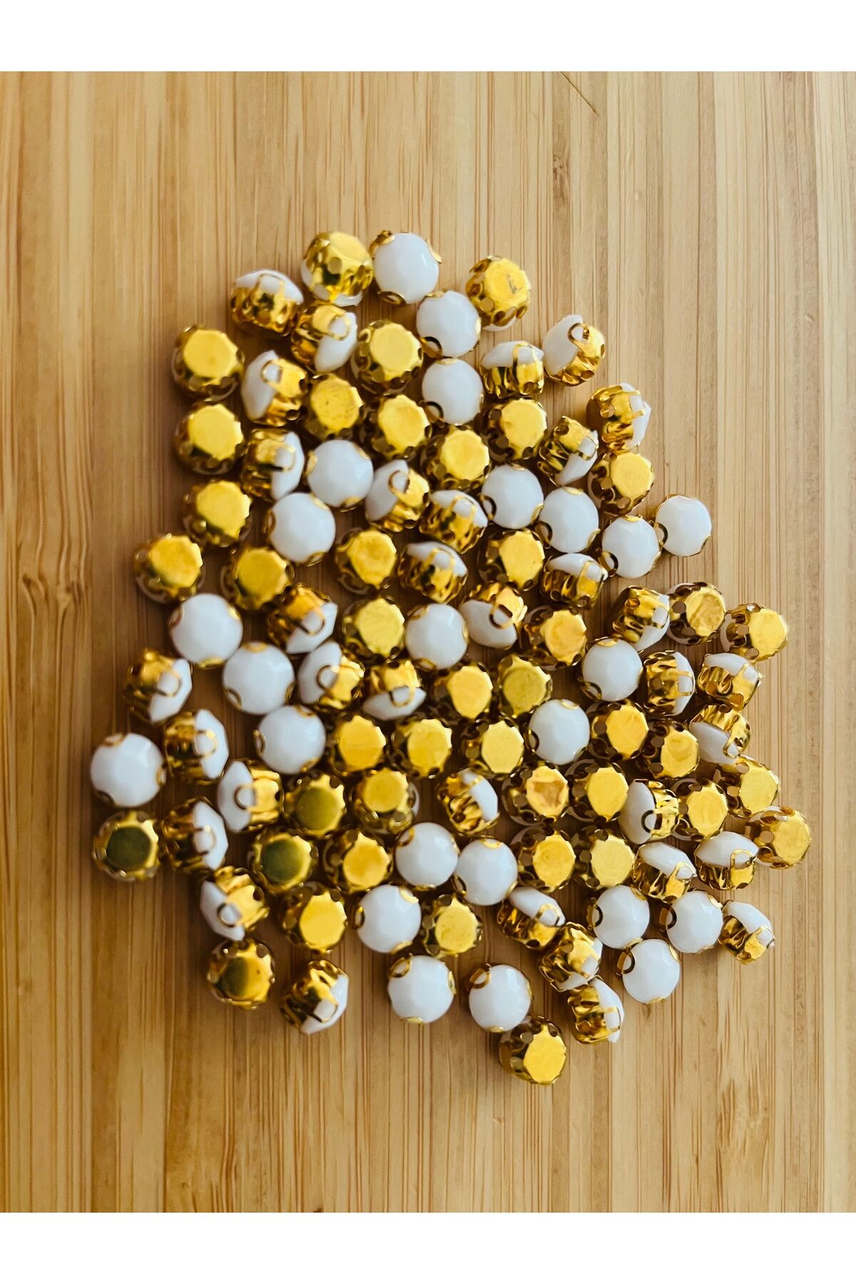 Yuvarlak Kasalı Beyoğlu Taşı Dikme Akrilik Boncuk. 7mm. 100 Adet.