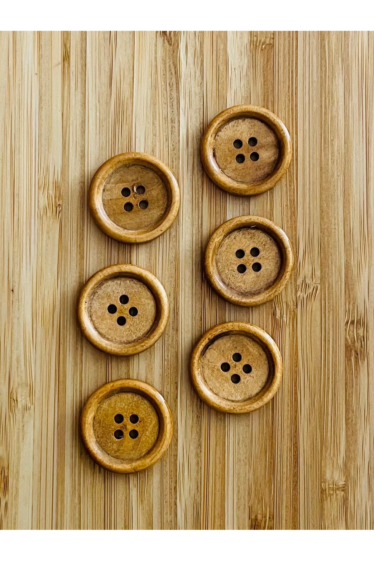 Ahşap Düğme, Natürel Renk Ve Vernik Kaplama. Kaban, Hırka, Ferace, Yelek, Vb. 28mm. 6 Adet.