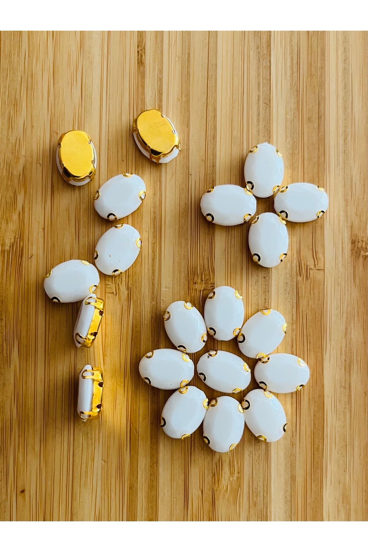 Oval Kasalı Beyoğlu Taşı Dikme Akrilik Boncuk. 10x14mm. 20 Adet.