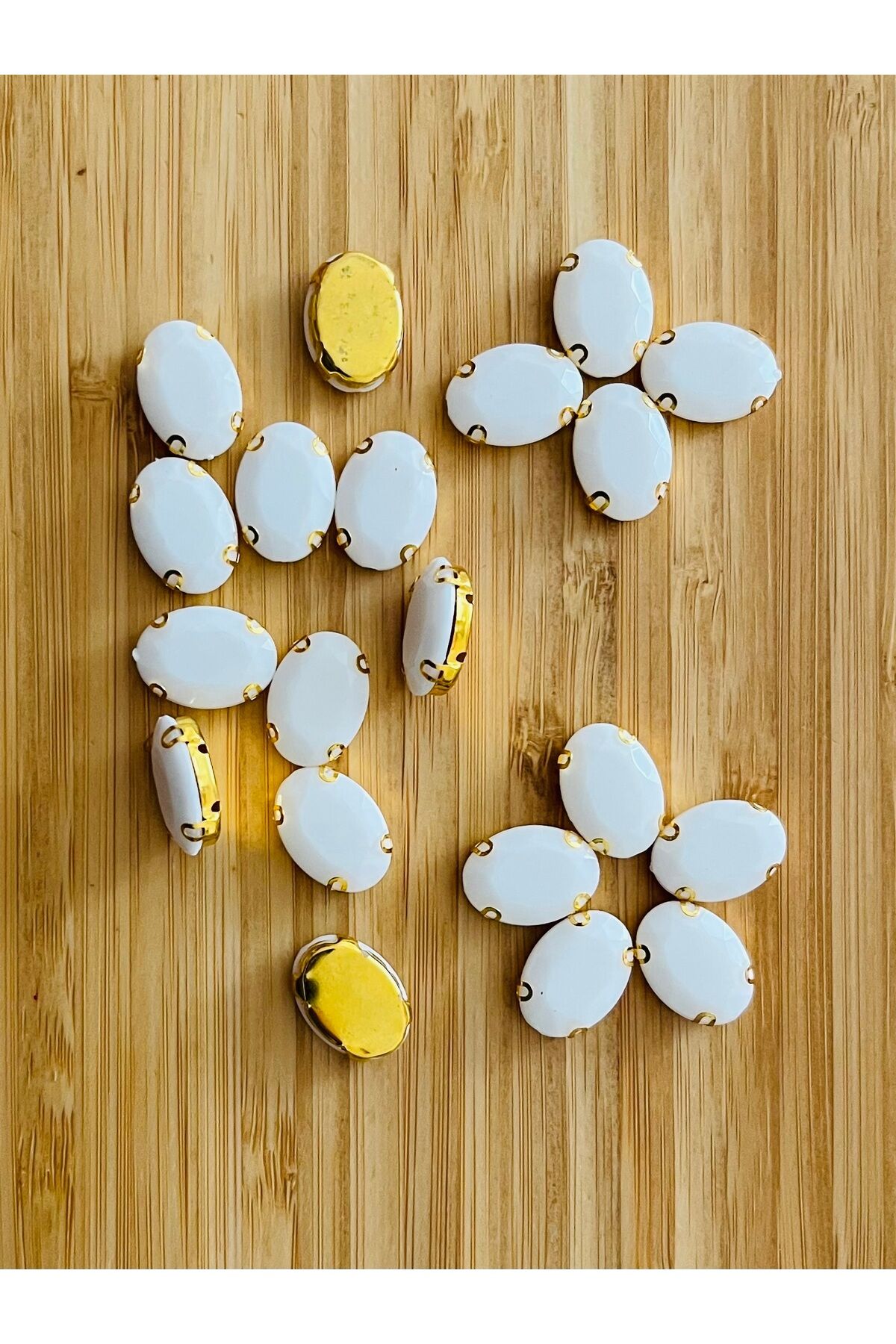 Oval Kasalı Beyoğlu Taşı Dikme Akrilik Boncuk. 13x18mm. 20 Adet.