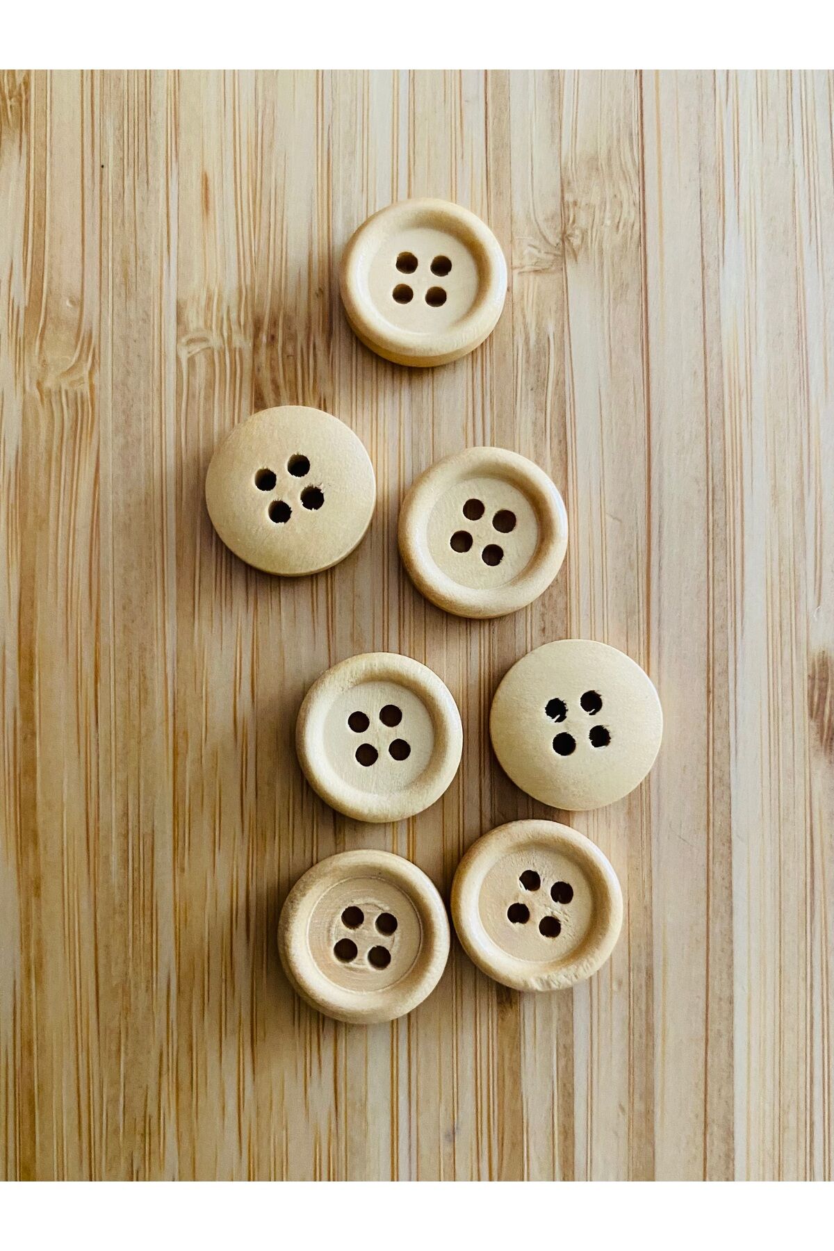 Ahşap Düğme. 15mm. 7'li Paket. Hırka, Yelek, Tişört, Pantolon ve spor Gömlek Düğmesi Renk: Naturel.