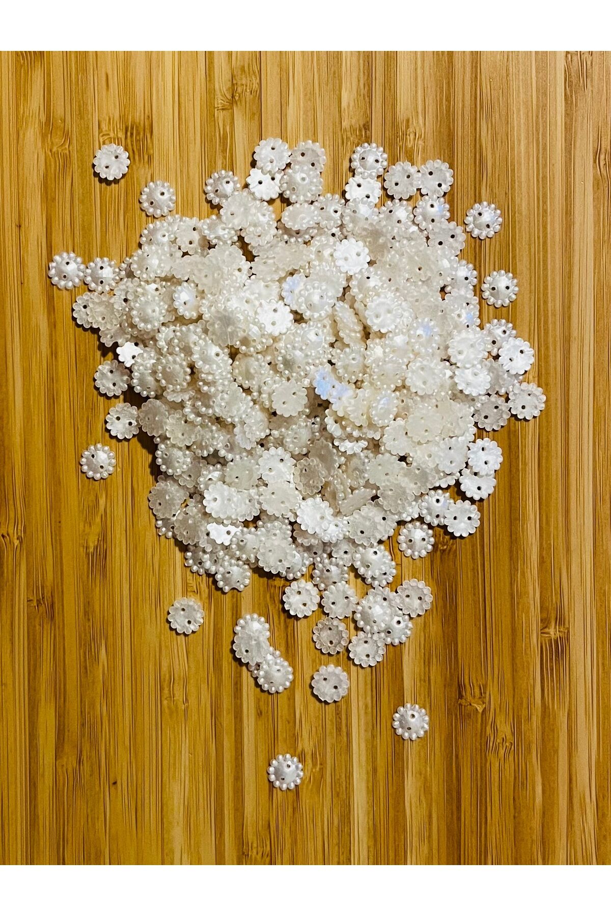 Oya Havlu Çeyizlik Abiye Giyim Taş Görünümlü Plastik Pul. 1cm. 25gr. Tahmini 275-295 Ad. Arası. Krem