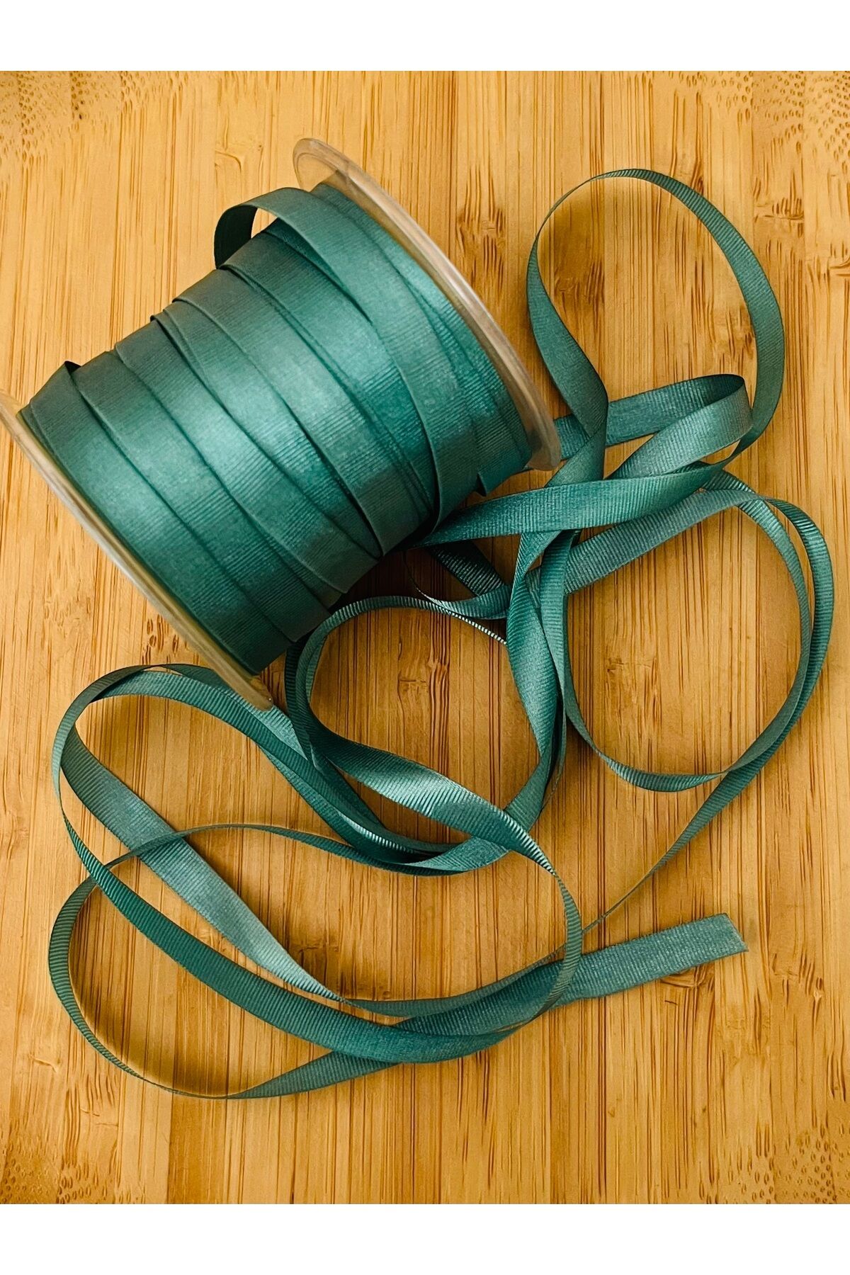 Ipek Nakış Kurdele 7mm 46,5 metre Renk No: 40 Yeşil.