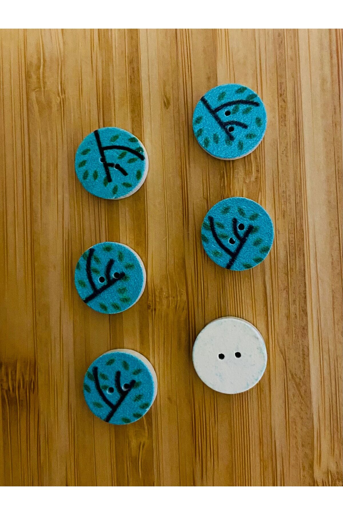 Dal Desenli Boyama Ahşap Düğme Dar Delikli. 13 mm.  6'lı Paket. Turkuaz.