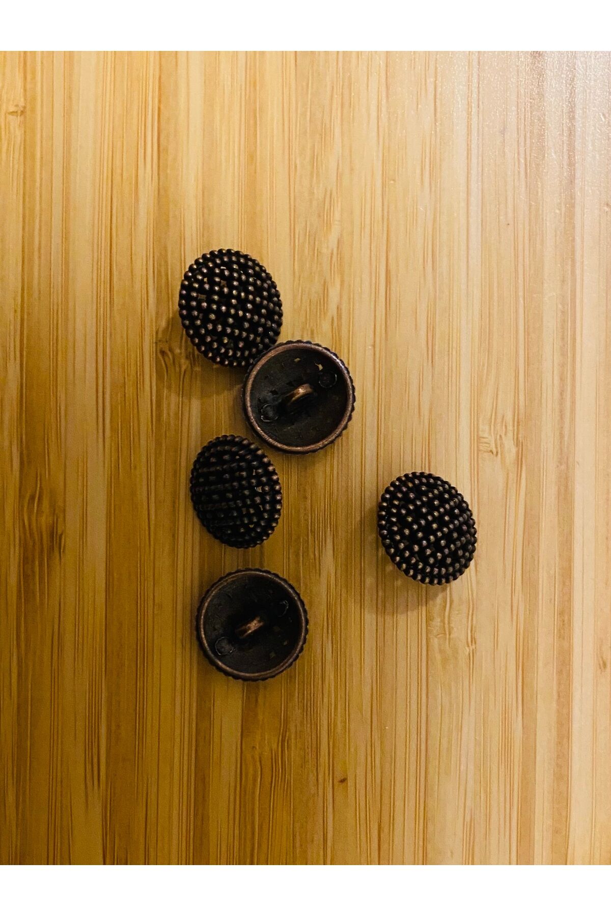 Alttan Dikmeli Metal Hırka, Yelek, Bluz ve Minder düğmesi. 1.8cm. 5 adet. Bakır.