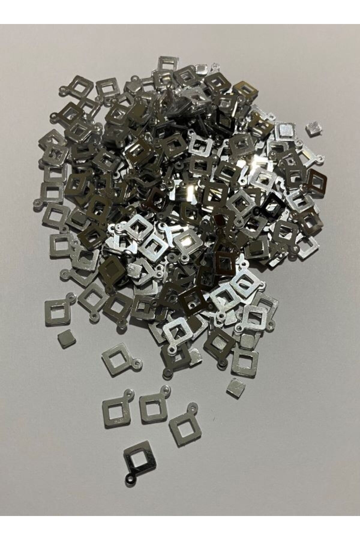 İçi Boş Kare. Oya, Abiye, Halhal, Bileklik, Kolye Vb. Pleksi Plastik El Işleme Pul. 15gr.