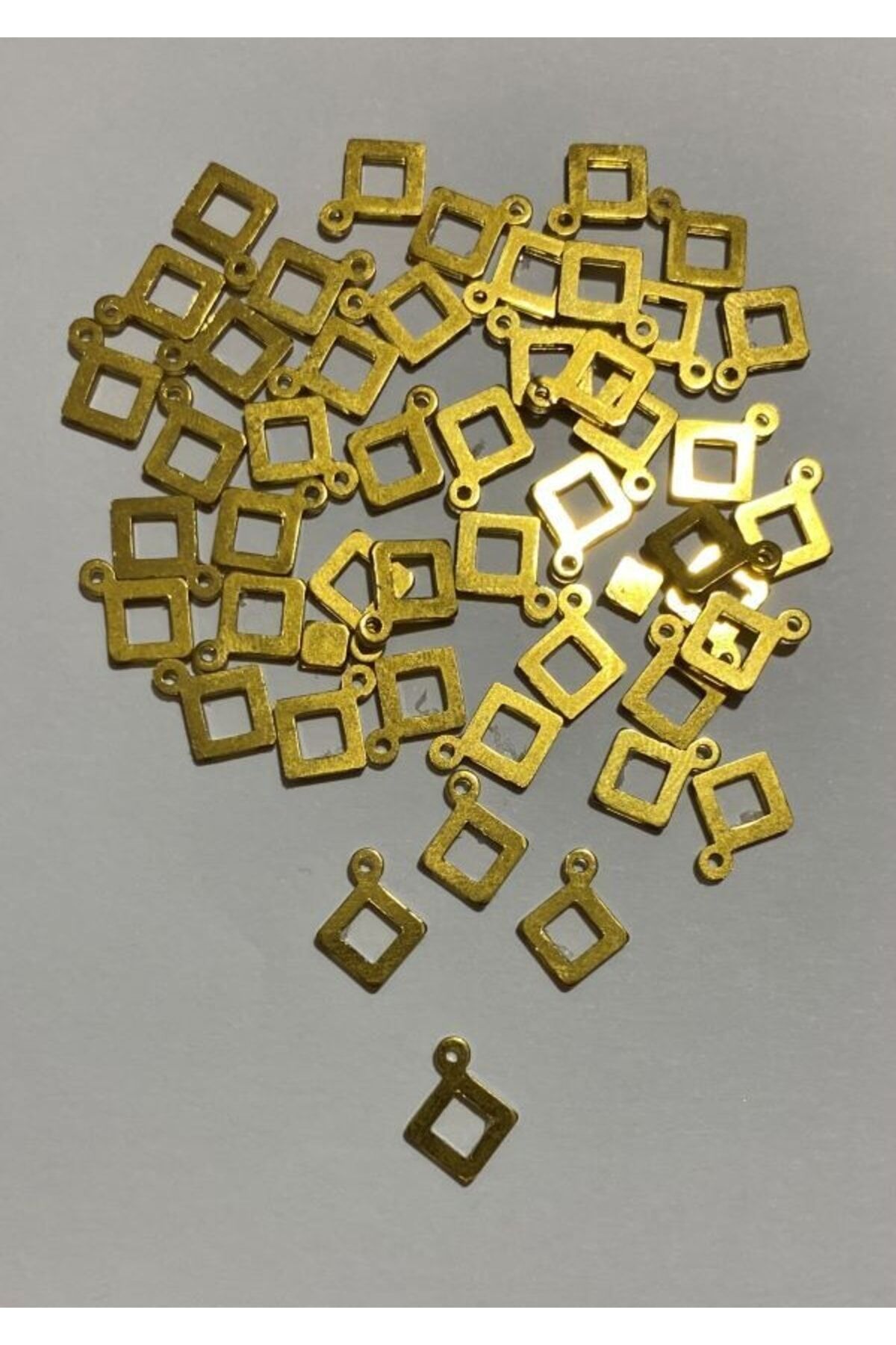 İçi Boş Kare. Oya, Abiye, Halhal, Bileklik, Kolye Vb. Pleksi Plastik El Işleme Pul. 15gr.