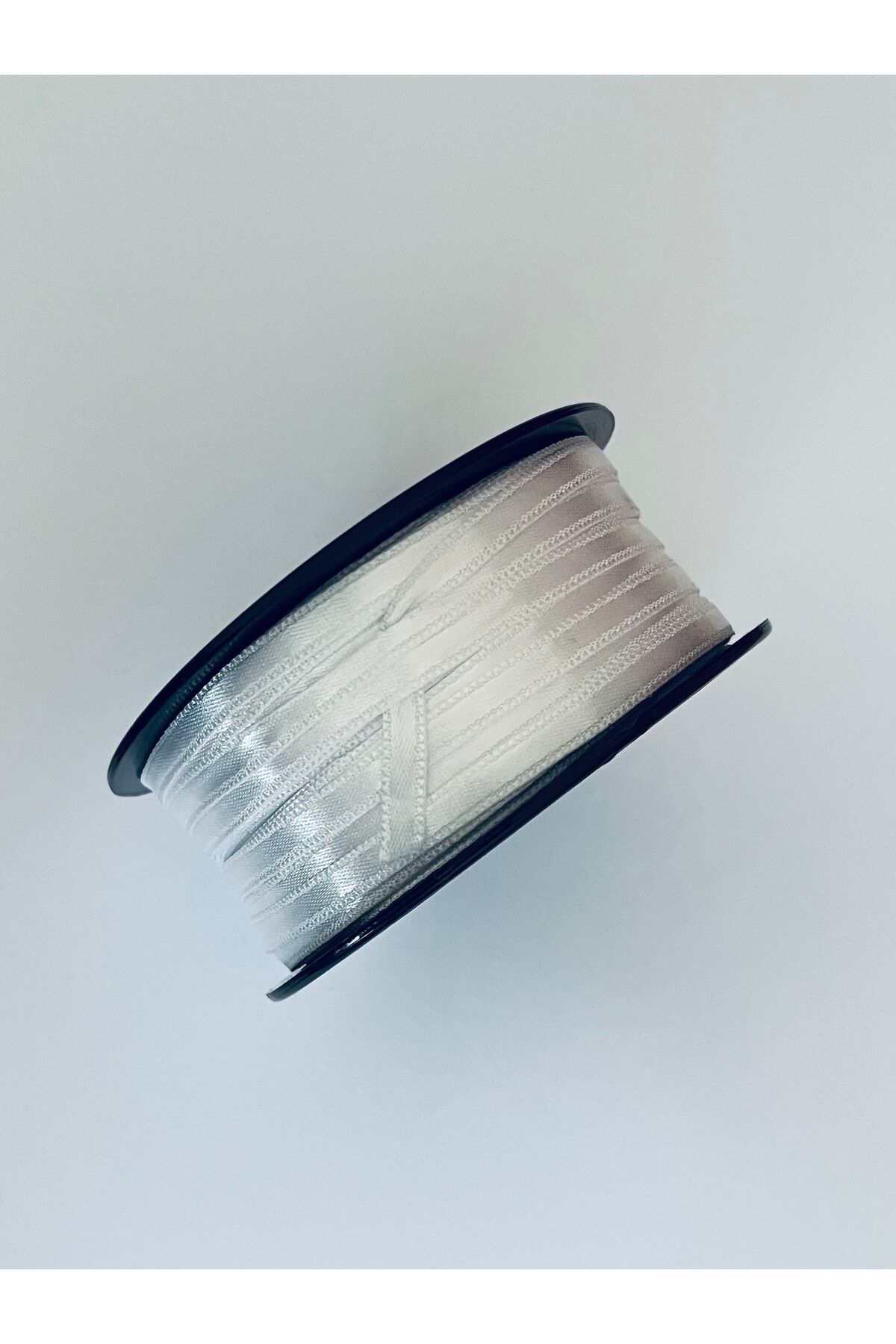 Saten Kurdele 5mm x 100metre. Renk No: 570. Beyaz.  Pantone:11-4800