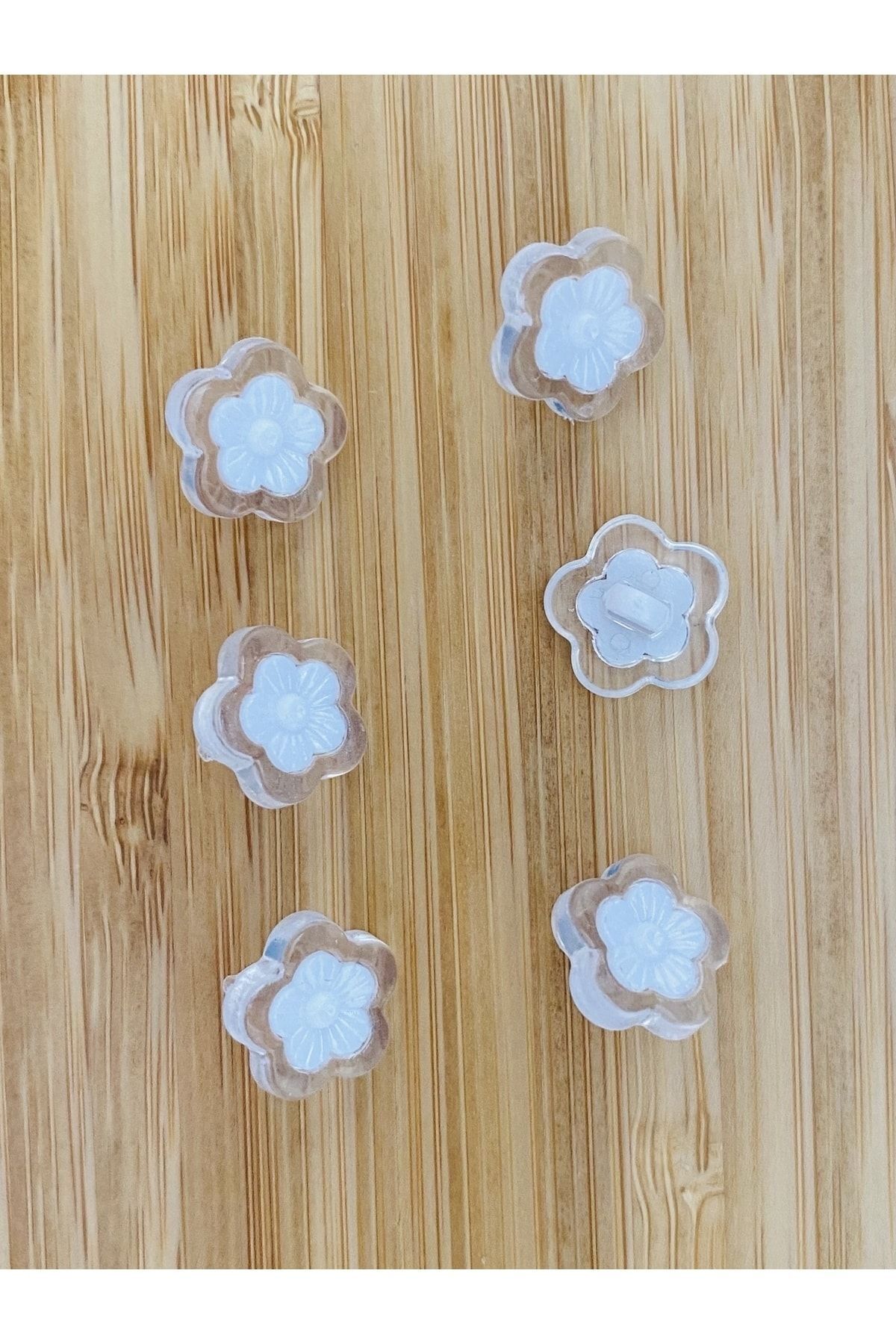 Alttan Dikmeli Şeffaş Plastik Papatya Bebek Düğmesi. 1.5cm. 6'lı Paket. Renk:beyaz.