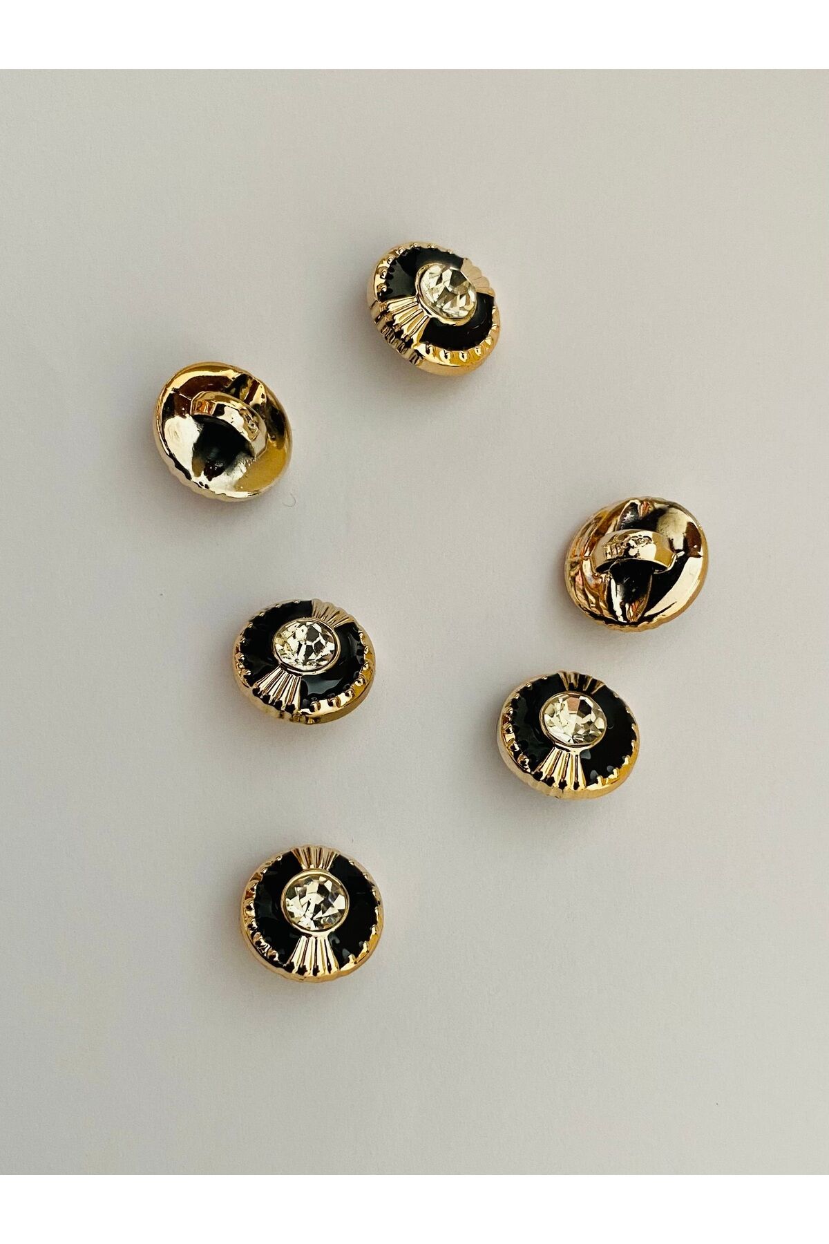 Alttan Dikmeli Taşlı Metalize Düğme 1.3cm (13mm) 6'lı Paket. Renk: Batik Sarı/Gümüş. No:4