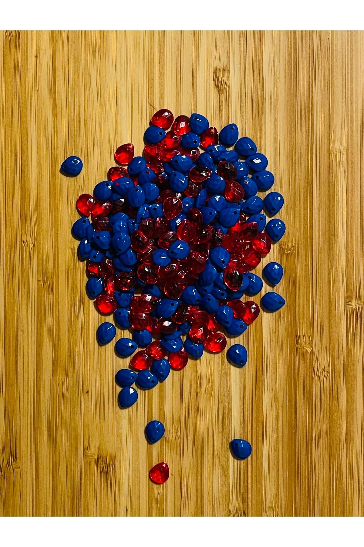 Oya, Abiye, Havlu, Takı, Örgü vb. El İşleme Plastik Gözyaşı Damla Boncuk. 25gr. Tahmini 190 Adet.