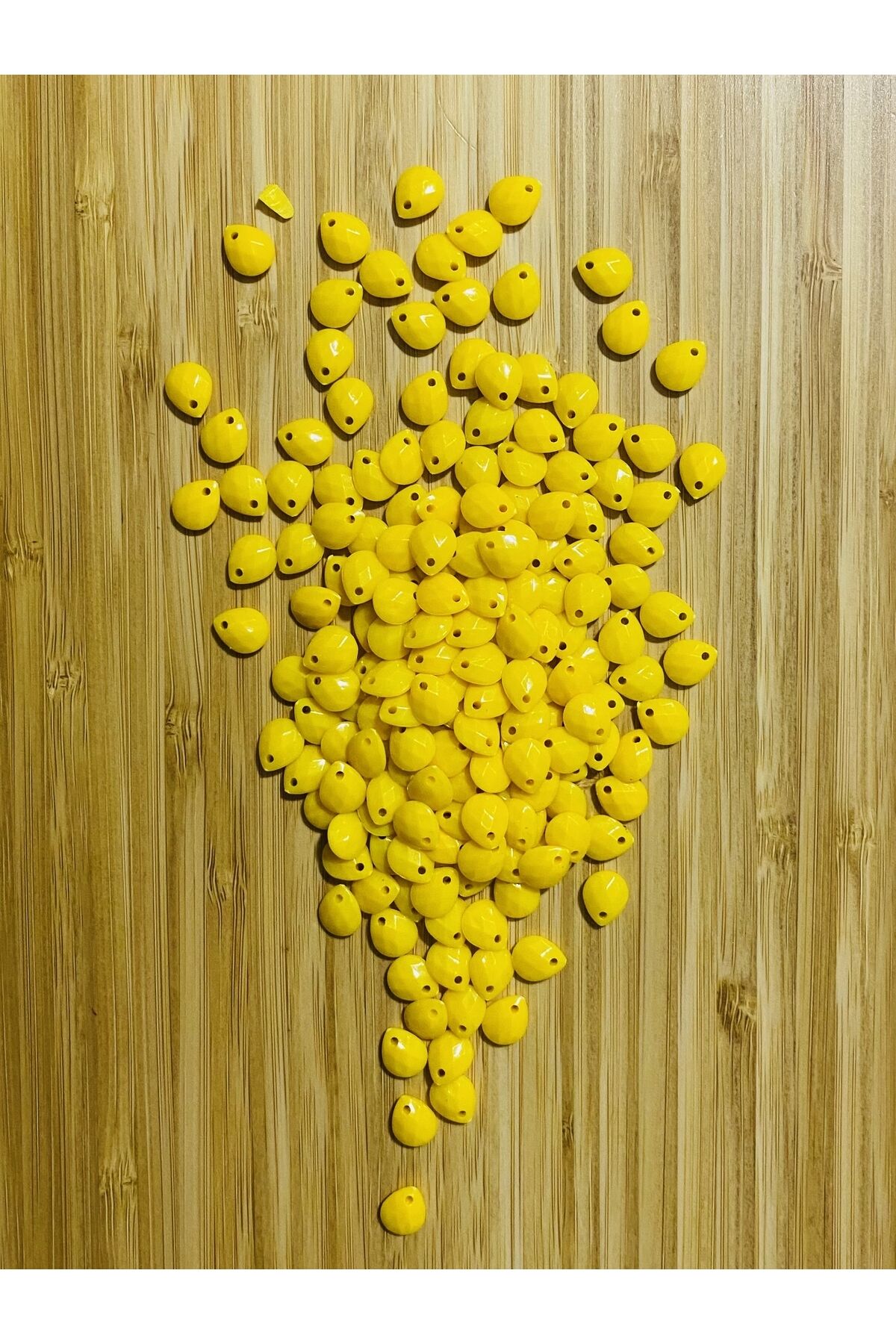 Oya, Abiye, Havlu, Takı, Örgü vb. El İşleme Plastik Gözyaşı Damla Boncuk. 25gr. Tahmini 195 Adet.