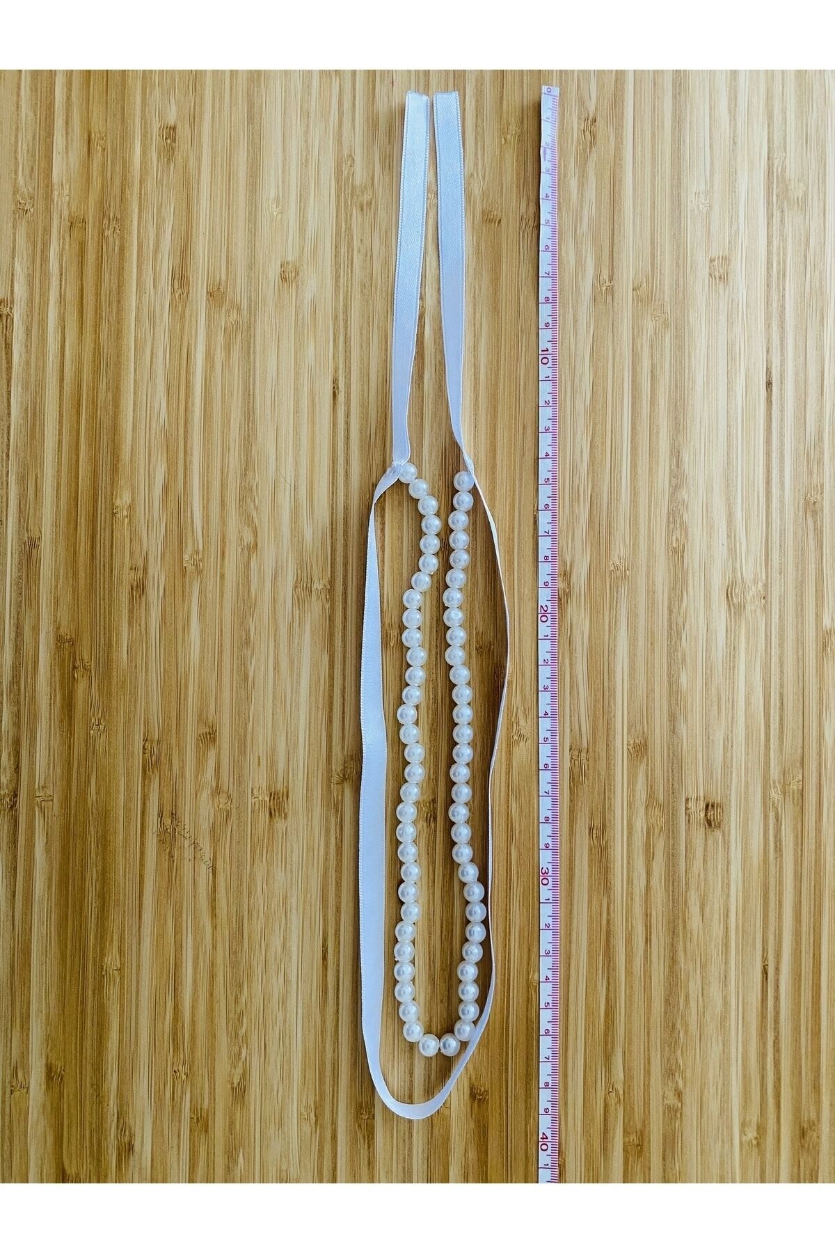 İncili Takı Ve Nişan Kurdelesi. 80cm. Beyaz Saten Kurdele Ve Plastik Krem Rengi Inci.