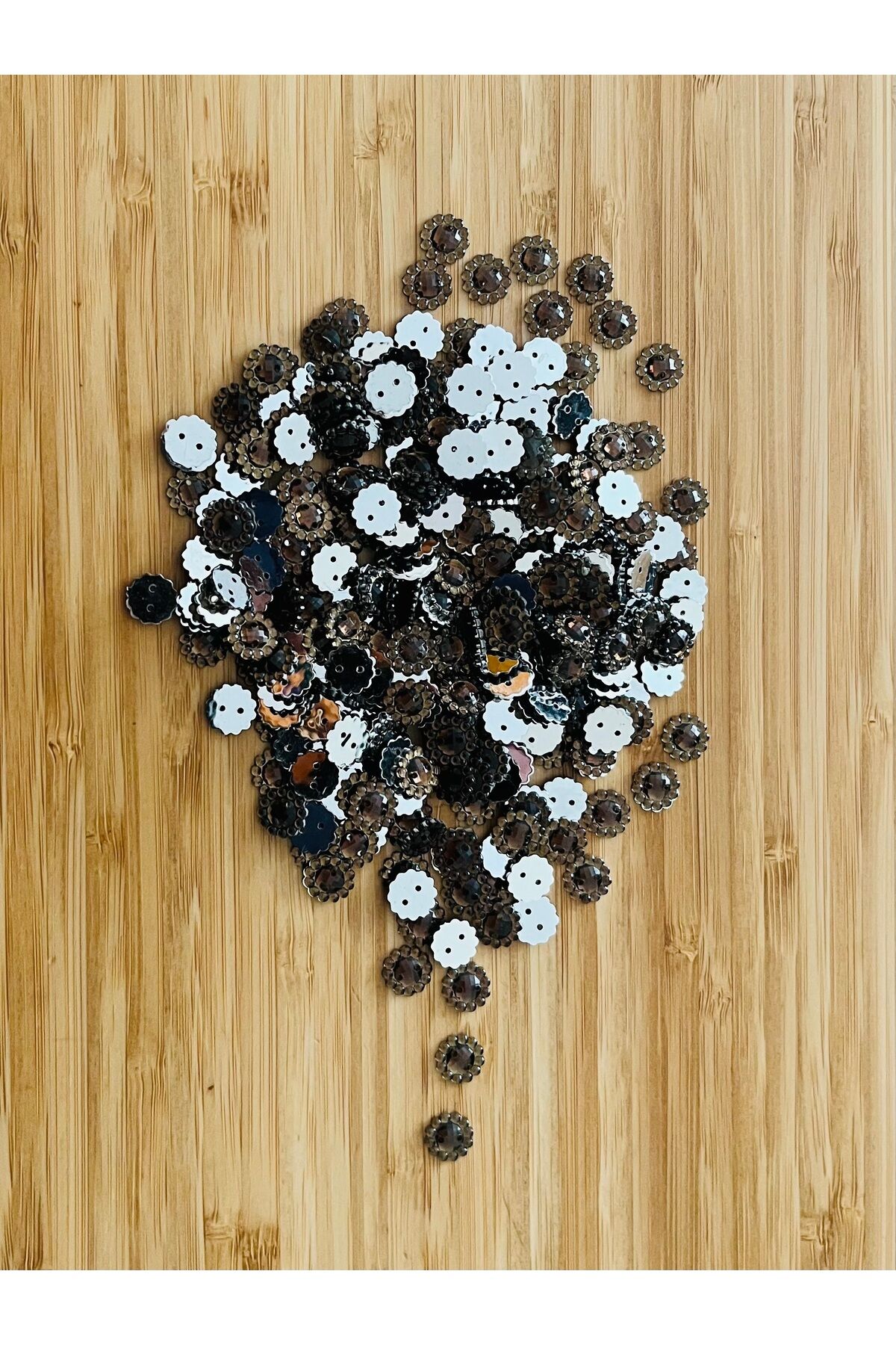 Oya, Havlu, Çeyizlik, Abiye Giyim Taş Görünümlü Plastik pul. 1cm. 25gr. Tahmini 275-295 Adet arası.