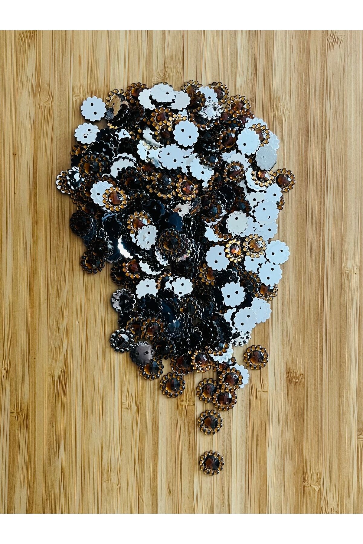 Oya, Havlu, Çeyizlik, Abiye Giyim Taş Görünümlü Plastik pul. 1cm. 25gr. Tahmini 275-295 Adet arası.