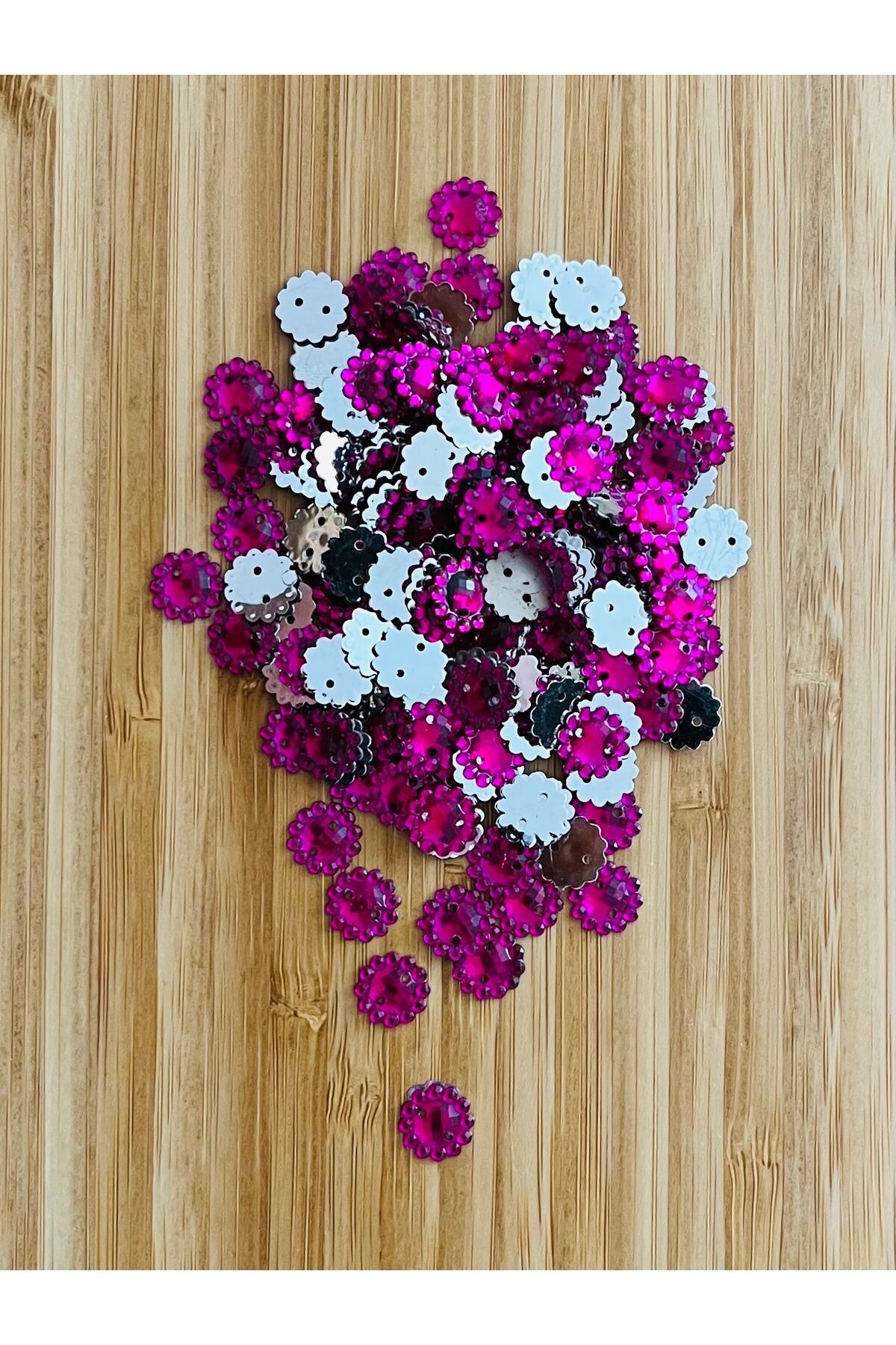 Oya, Havlu, Çeyizlik, Abiye Giyim Taş Görünümlü Plastik pul. 1cm. 25gr. Tahmini 275-295 Adet arası.