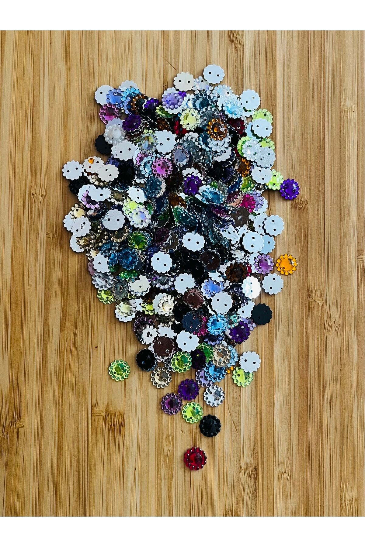 Oya, Havlu, Çeyizlik, Abiye Giyim Taş Görünümlü Plastik pul. 1cm. 25gr. Tahmini 275-295 Adet arası.