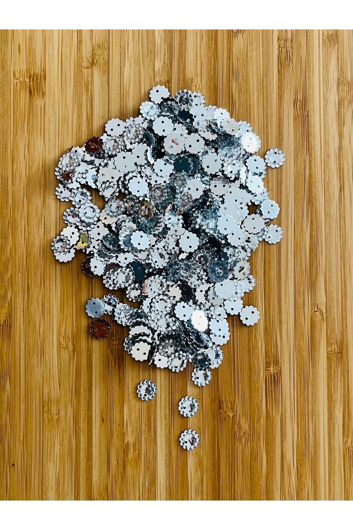 Oya, Havlu, Çeyizlik, Abiye Giyim Taş Görünümlü Plastik pul. 1cm. 25gr. Tahmini 275-295 Adet arası.