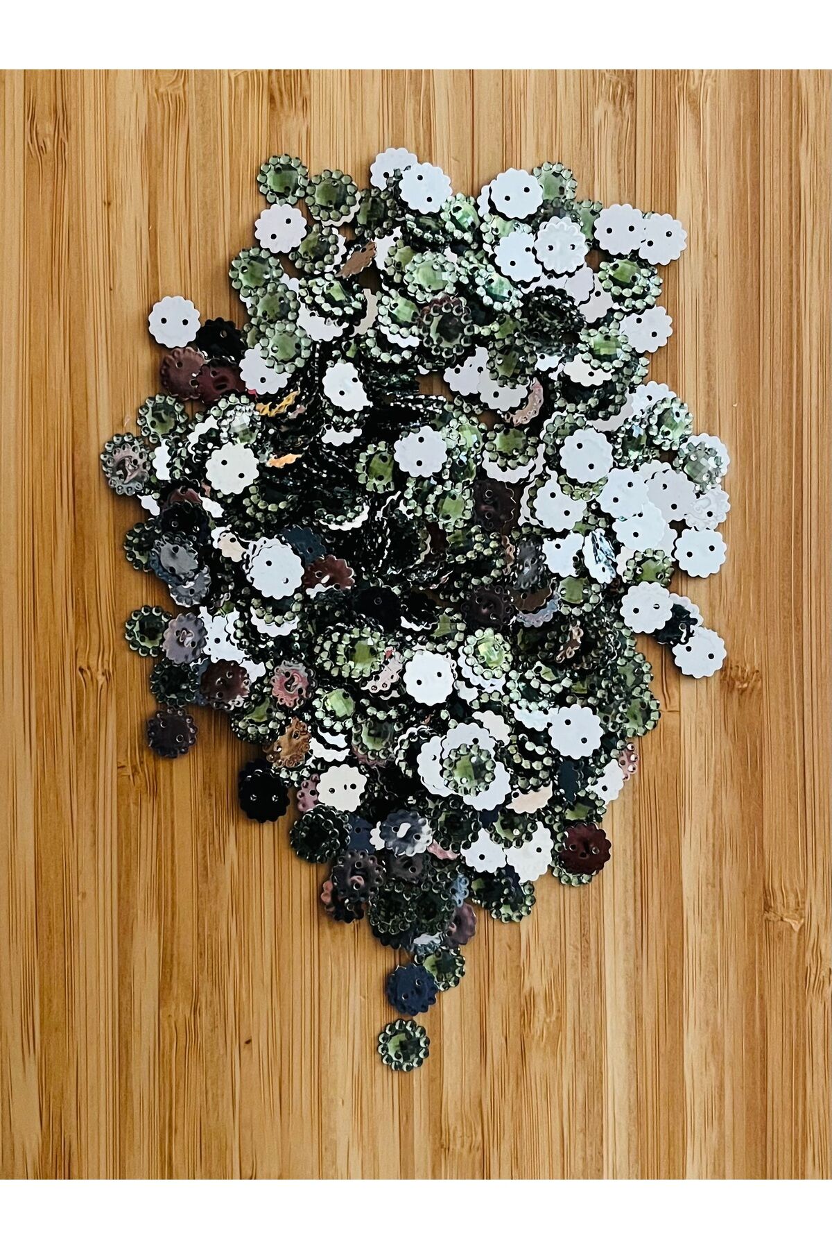 Oya, Havlu, Çeyizlik, Abiye Giyim Taş Görünümlü Plastik pul. 1cm. 25gr. Tahmini 275-295 Adet arası.