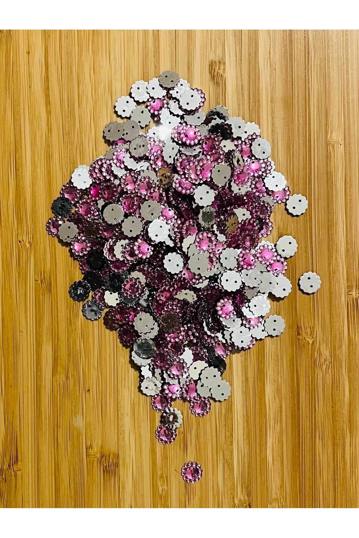 Oya, Havlu, Çeyizlik, Abiye Giyim Taş Görünümlü Plastik pul. 1cm. 25gr. Tahmini 275-295 Adet arası.