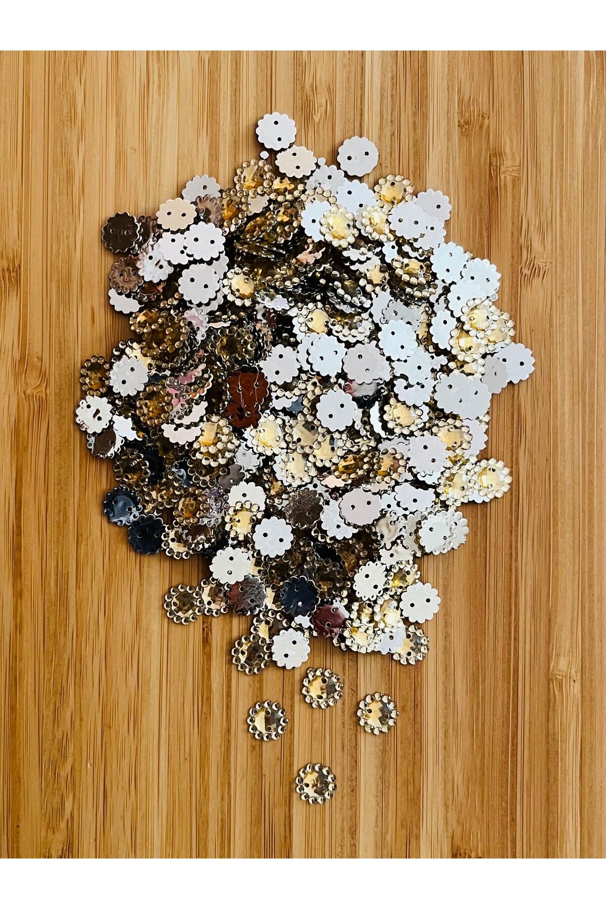 Oya, Havlu, Çeyizlik, Abiye Giyim Taş Görünümlü Plastik pul. 1cm. 25gr. Tahmini 275-295 Adet arası.