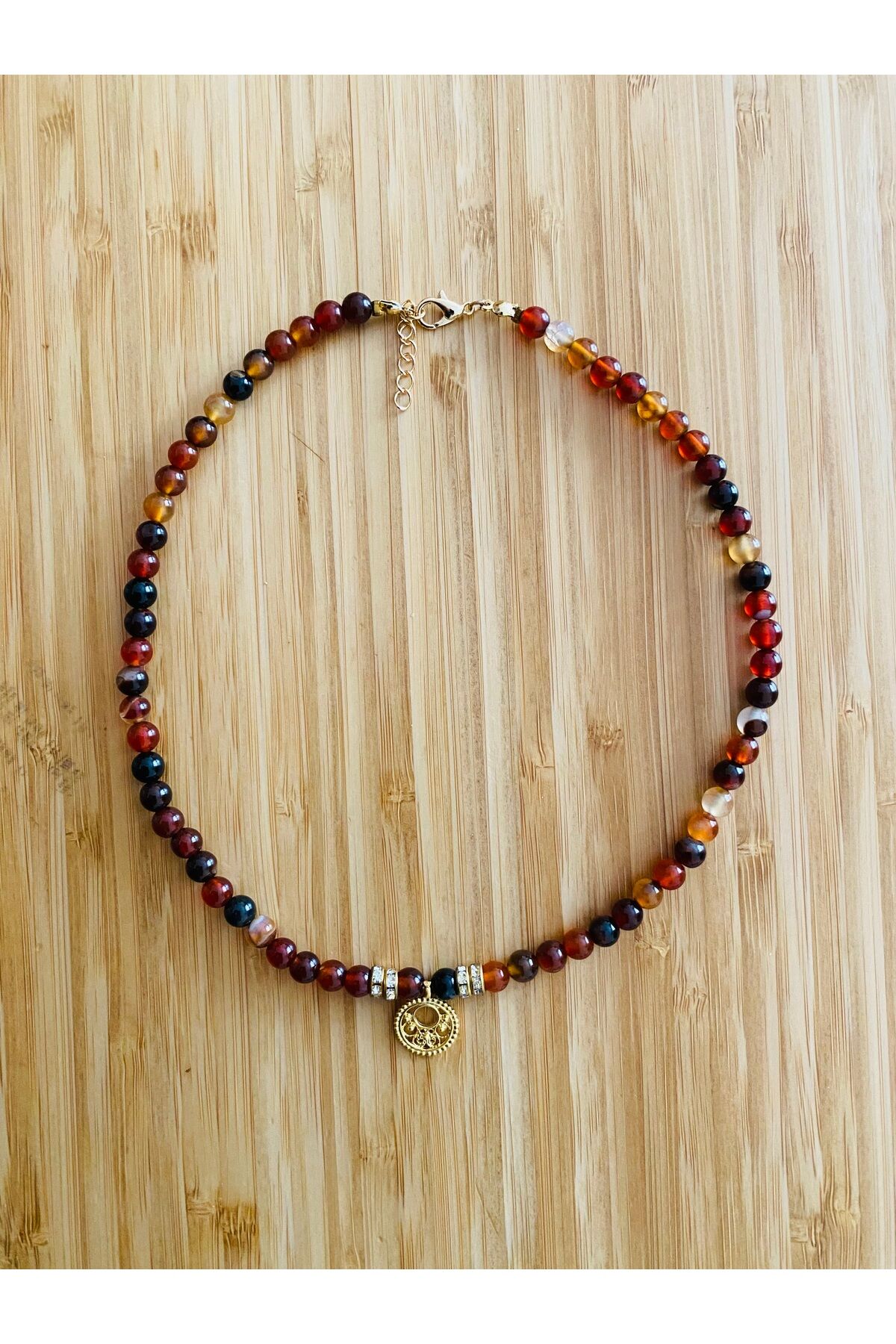 Degrade Renk Taş Kolye. Zincir dahil 44cm. Renk: Degrade.