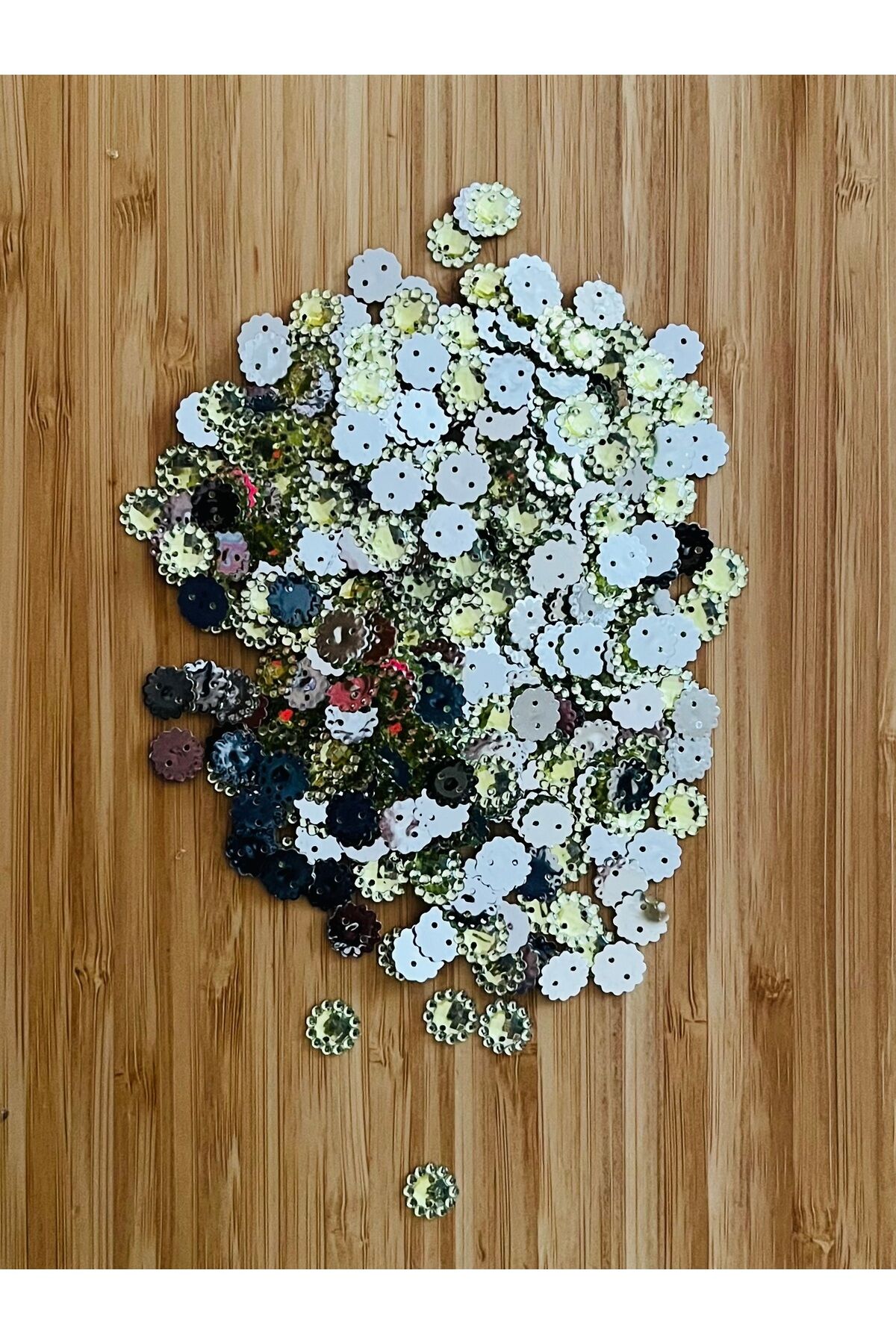 Oya, Havlu, Çeyizlik, Abiye Giyim Taş Görünümlü Plastik pul. 1cm. 25gr. Tahmini 275-295 Adet arası.