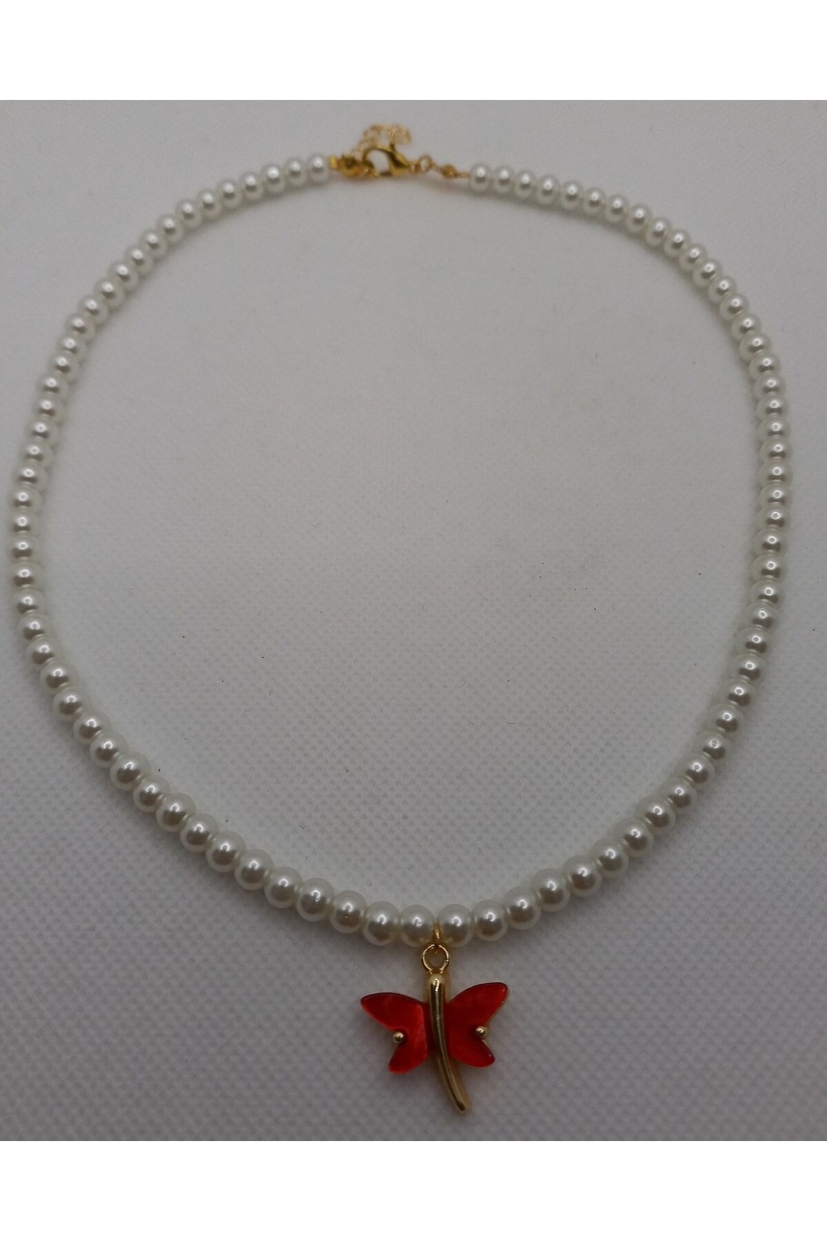 Sedefli Kırmızı Kelebek Uçlu Beyaz Inci Kolye