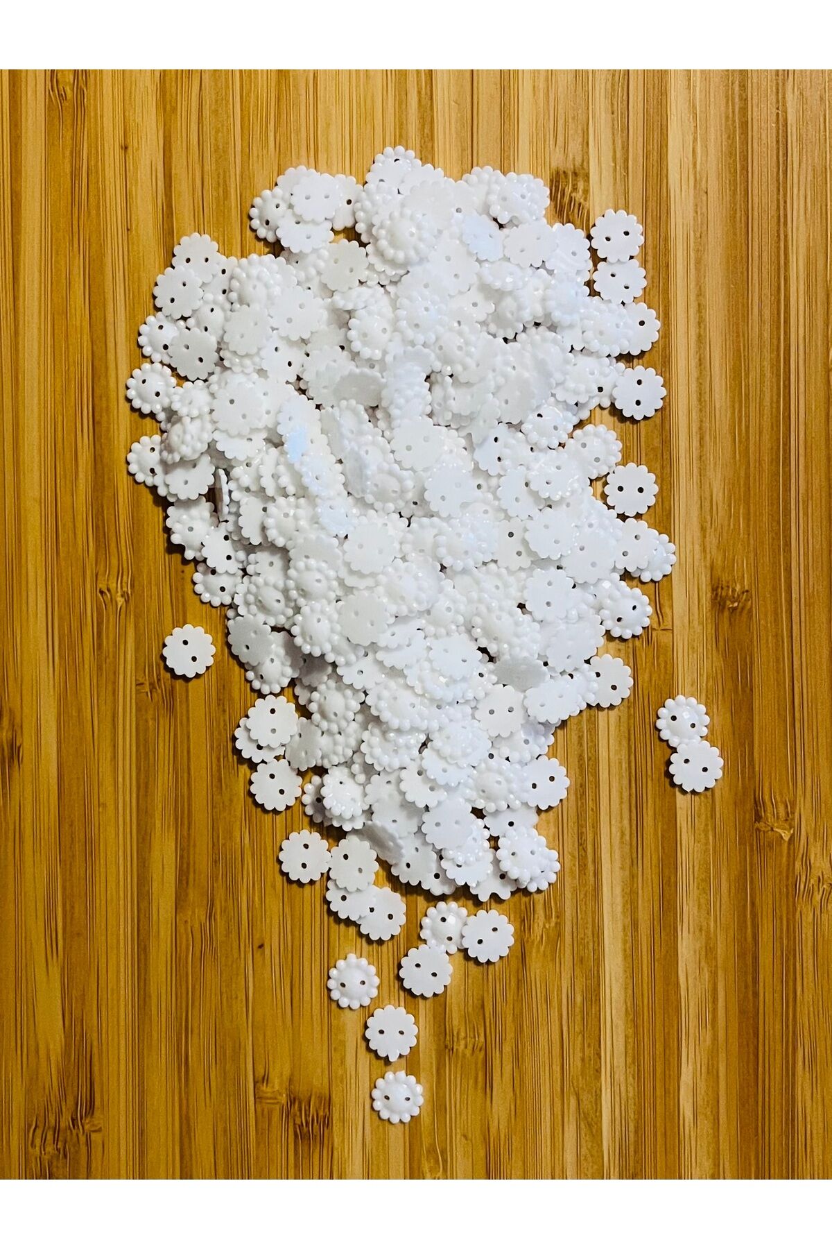 Oya, Havlu, Çeyizlik, Abiye Giyim Taş Görünümlü Plastik pul. 1cm. 25gr. Tahmini 275-295 Adet arası.