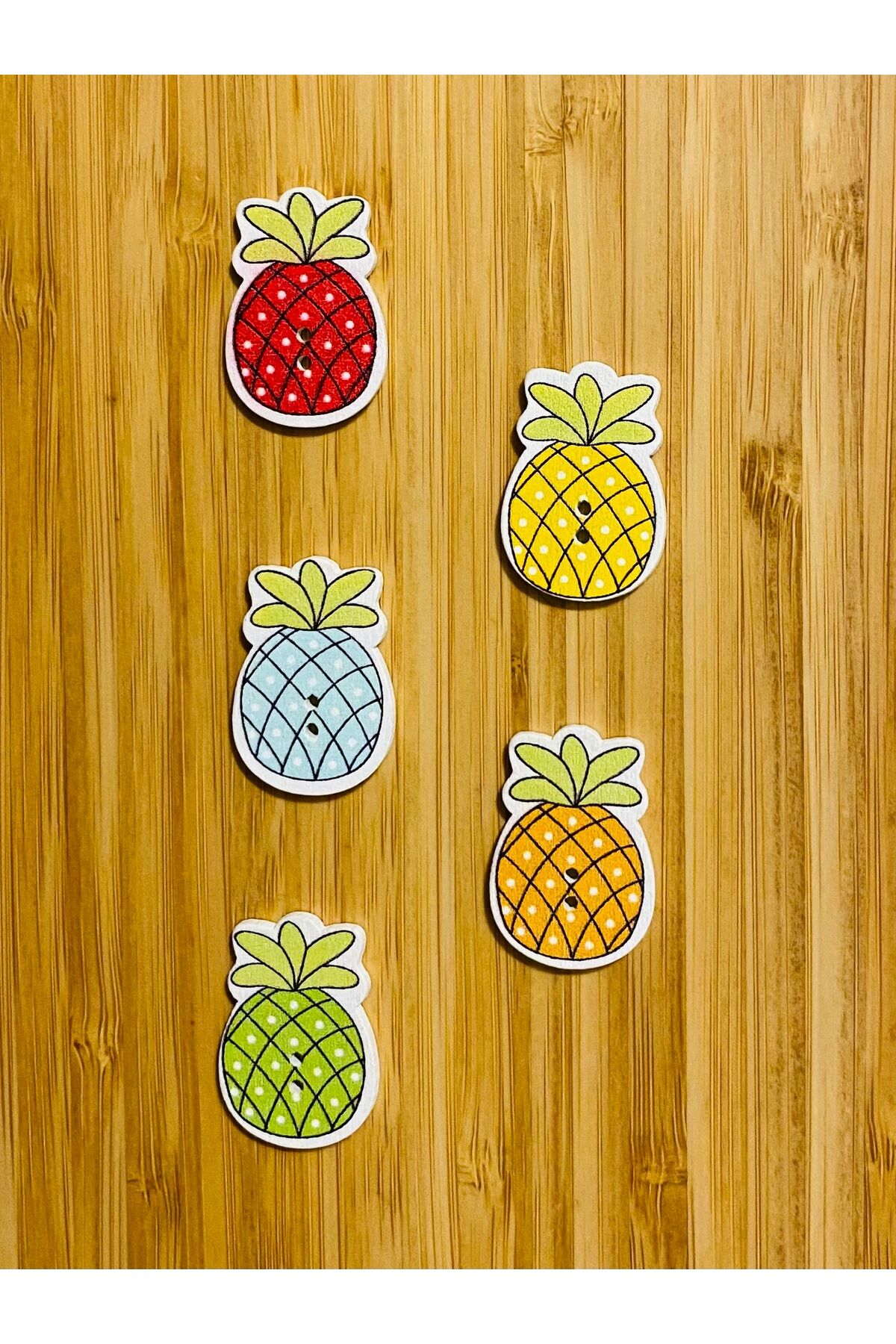 Dekoratif Boyalı Ahşap Ananas Şekilli Dikmeli Süs Düğme 30 x 20 mm.  5'li Paket. Mix. V1.