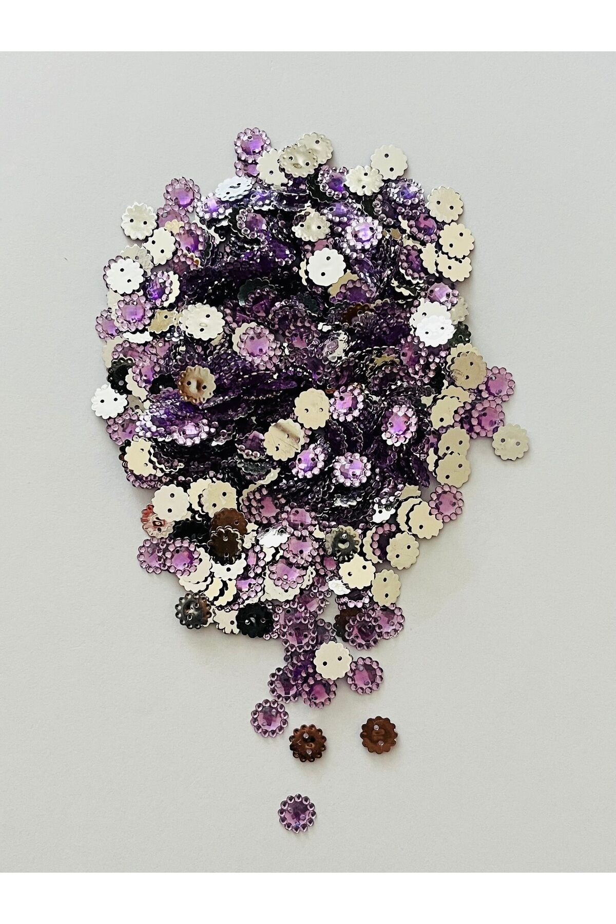 Oya, Havlu, Çeyizlik, Abiye Giyim Taş Görünümlü Plastik pul. 1cm. 25gr. Tahmini 275-295 Adet arası.