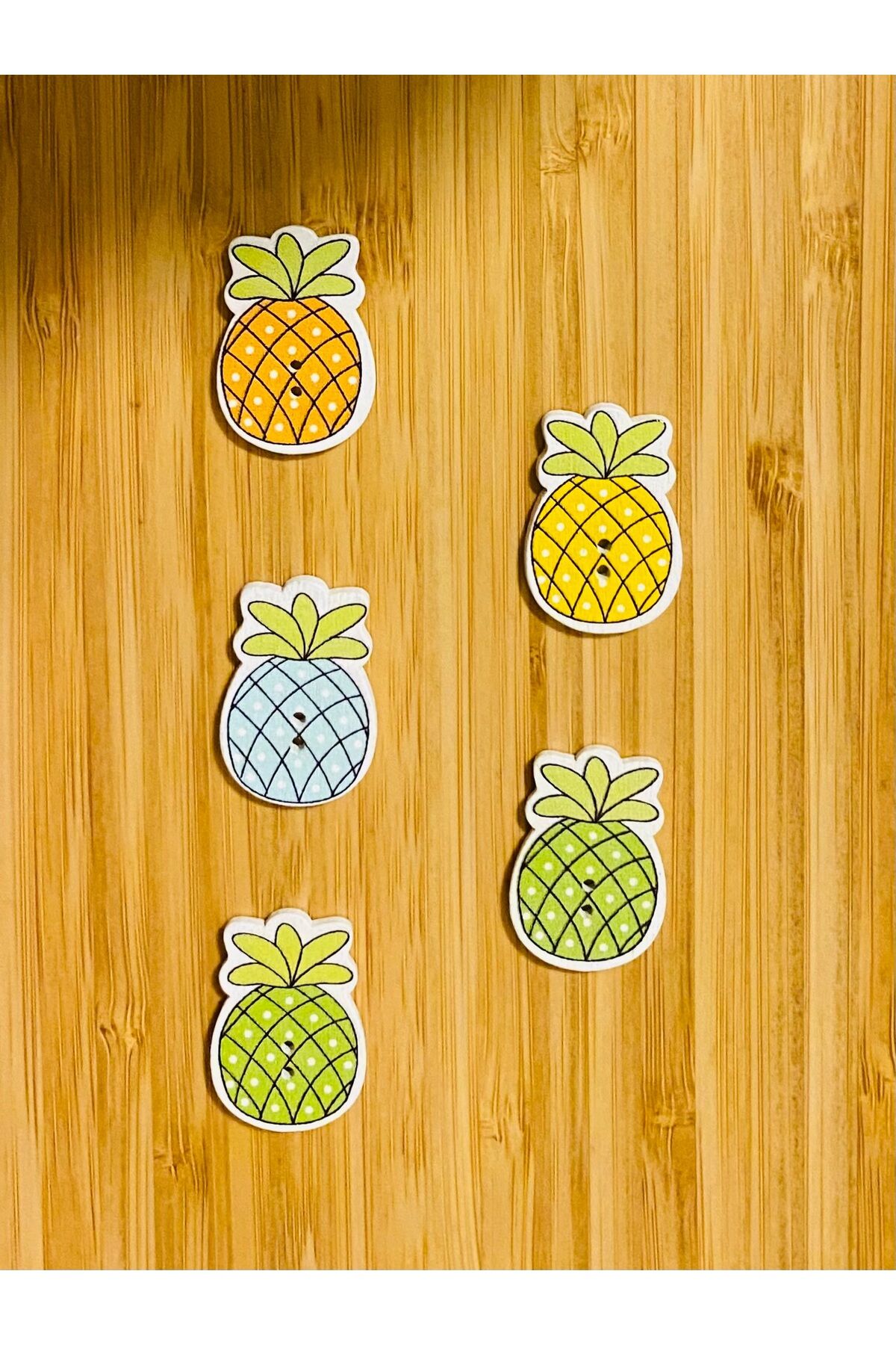 Dekoratif Boyalı Ahşap Ananas Şekilli Dikmeli Süs Düğme 30 x 20 mm.  5'li Paket. Mix. V2.