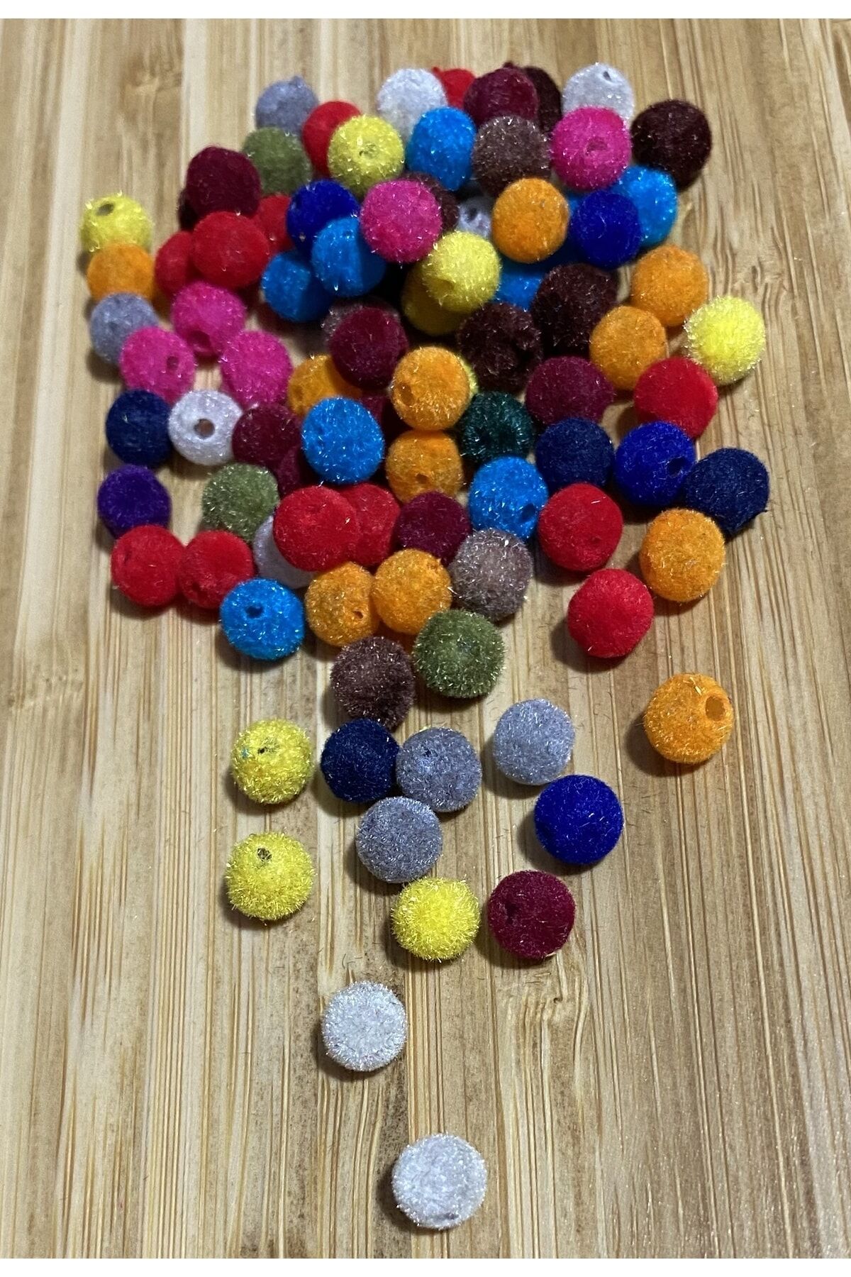 Kadife Boncuk 20gr 6mm Paket İçi tahmini 175-180 Adet civarında. Karışık