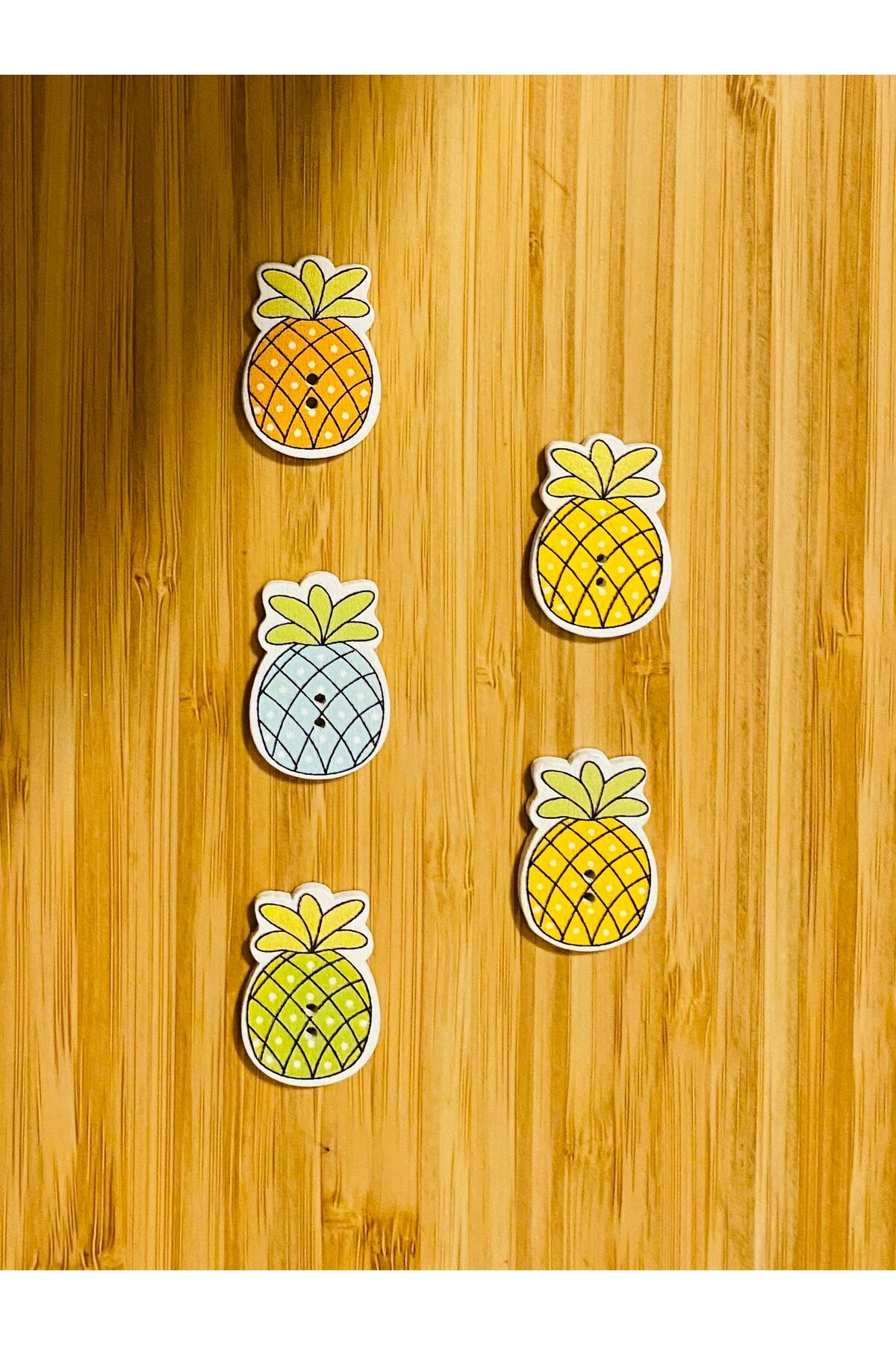 Dekoratif Boyalı Ahşap Ananas Şekilli Dikmeli Süs Düğme 30 x 20 mm.  5'li Paket. Mix. V3.