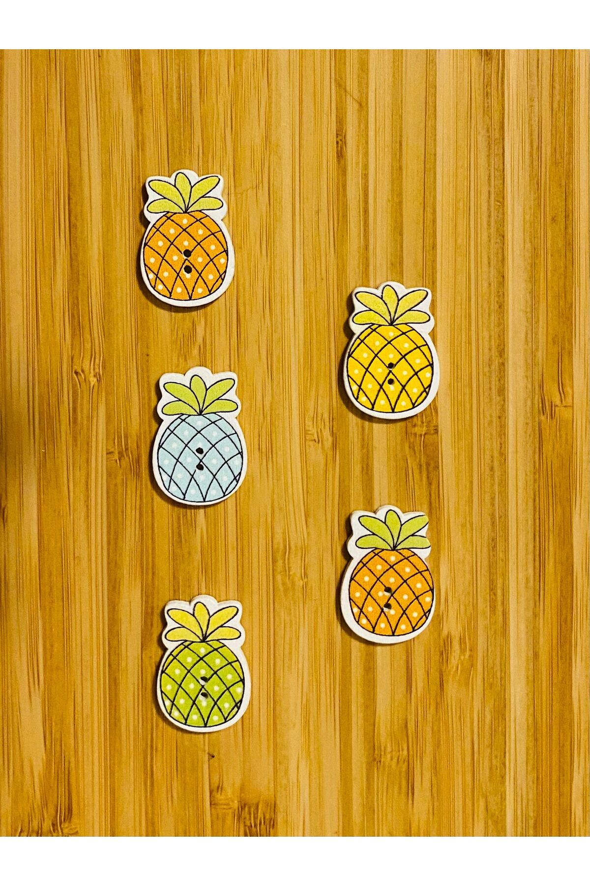 Dekoratif Boyalı Ahşap Ananas Şekilli Dikmeli Süs Düğme 30 x 20 mm.  5'li Paket. Mix. V4.