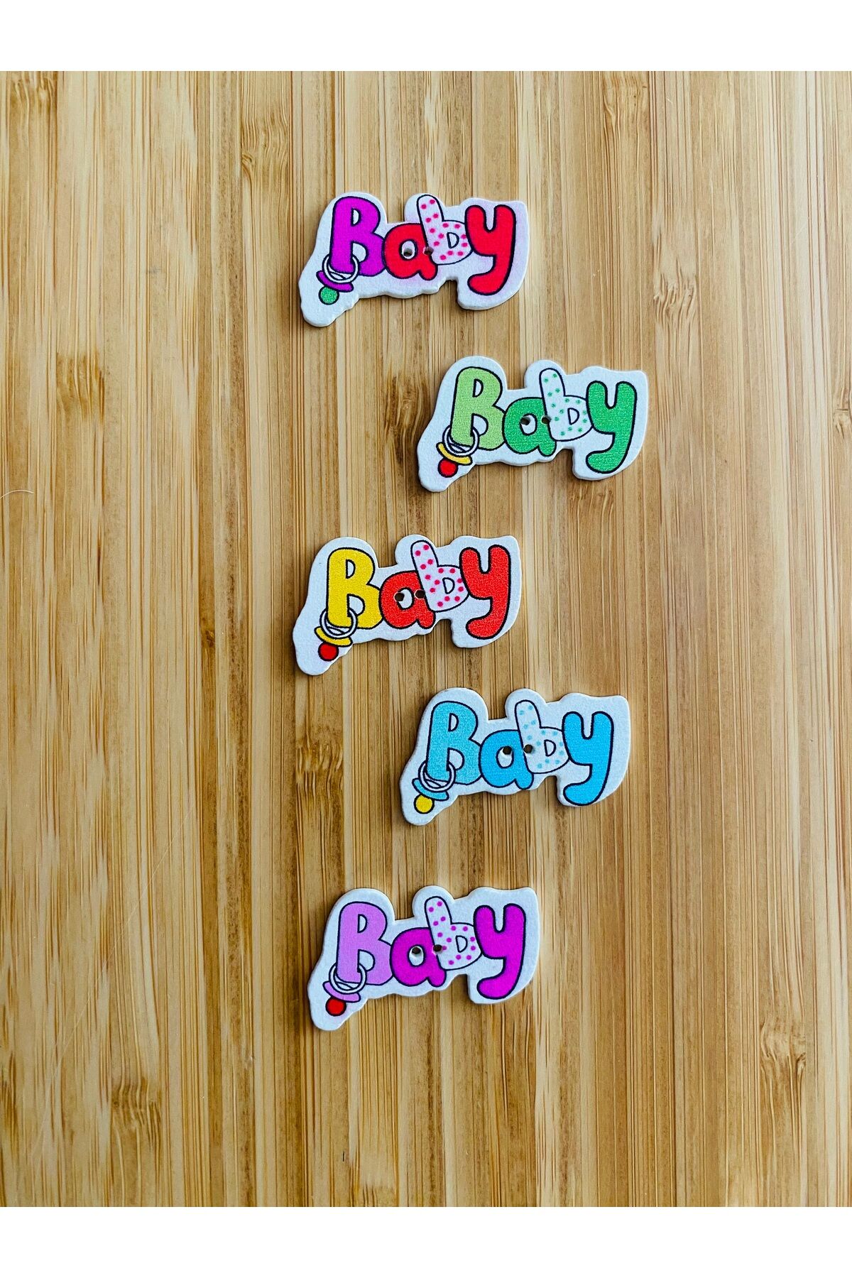 Dekoratif Boyalı Ahşap Baby Yazılı Dikmeli Süs Düğme 37 x 23 mm.  5'li Paket. Mix. V0.