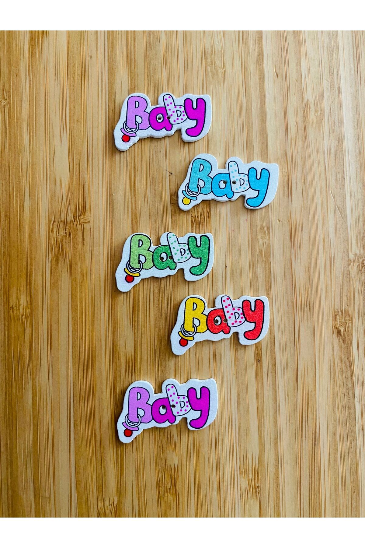 Dekoratif Boyalı Ahşap Baby Yazılı Dikmeli Süs Düğme 37 x 23 mm.  5'li Paket. Mix. V1.