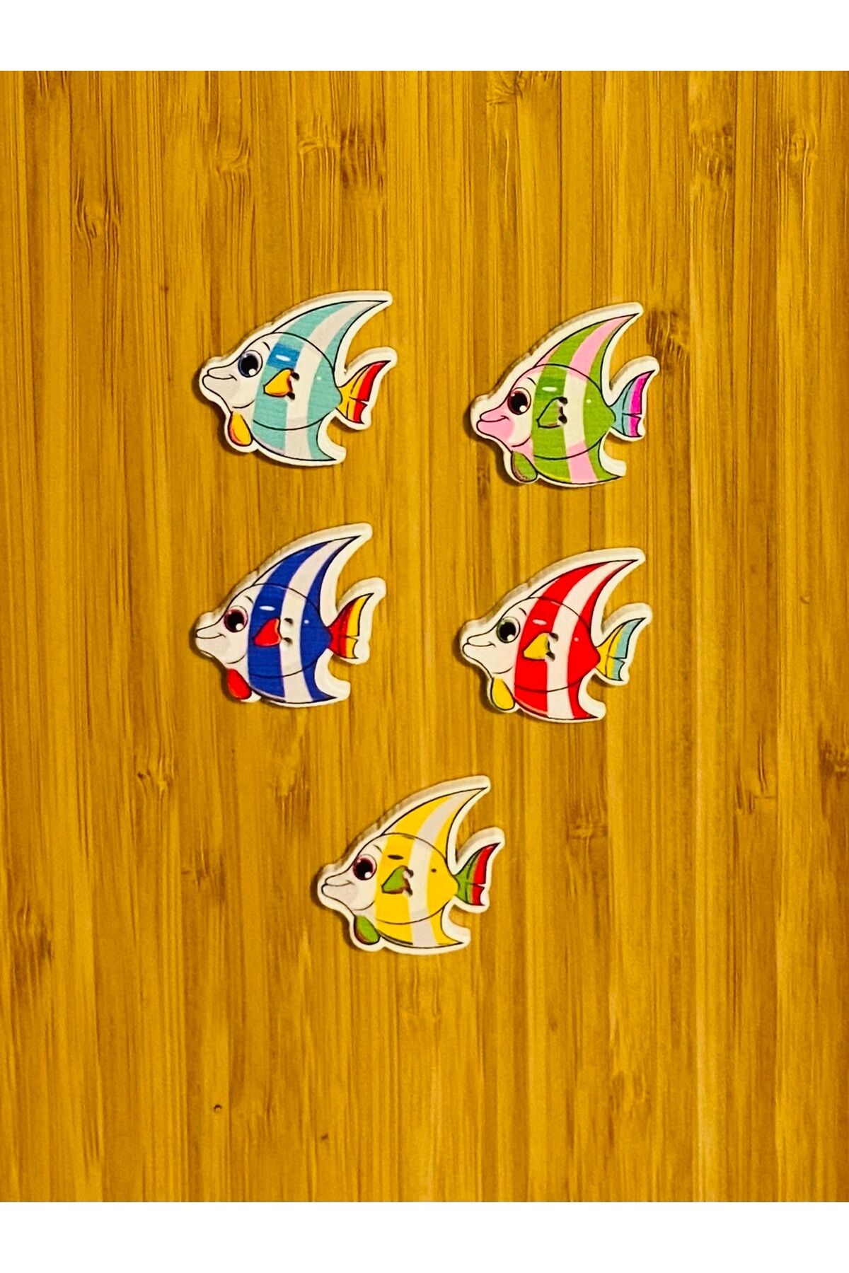 Dekoratif Boyalı Ahşap Balık Süs Düğme 30 X 35 Mm. 5'li Paket. Renkli.