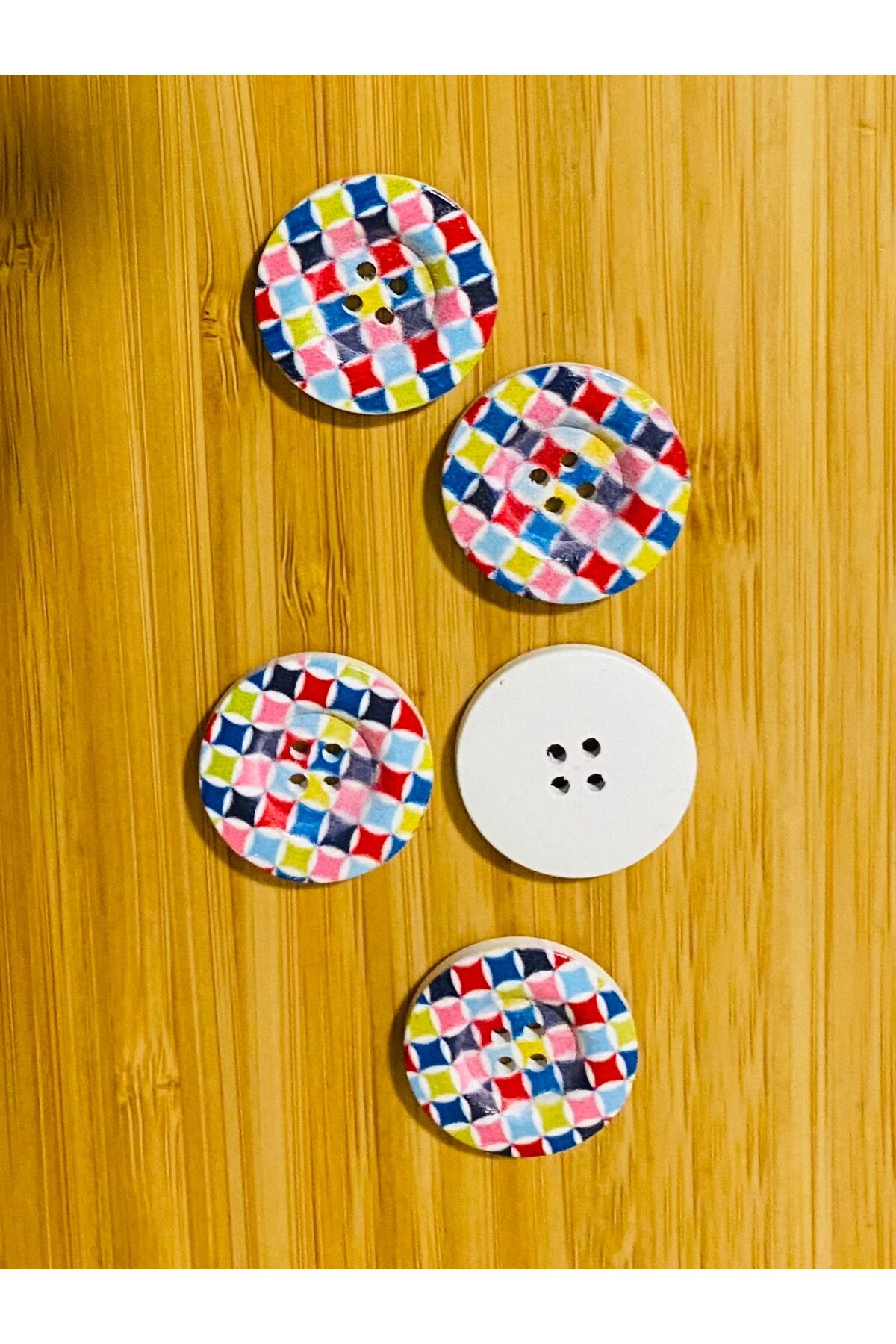Dekoratif Boyalı Ahşap Düğme 25 Mm. 5'li Paket. Dama Desenli.