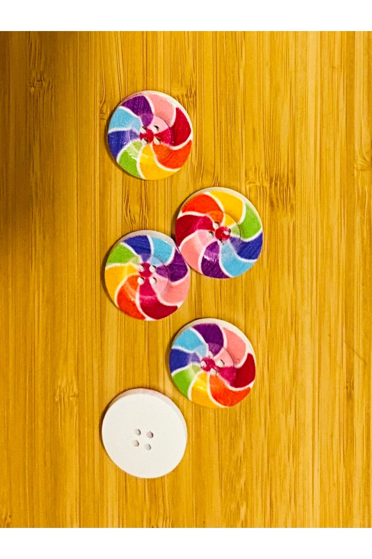 Dekoratif Boyalı Ahşap Düğme 25 Mm. 5'li Paket. Rüzgar Gülü Desenli.