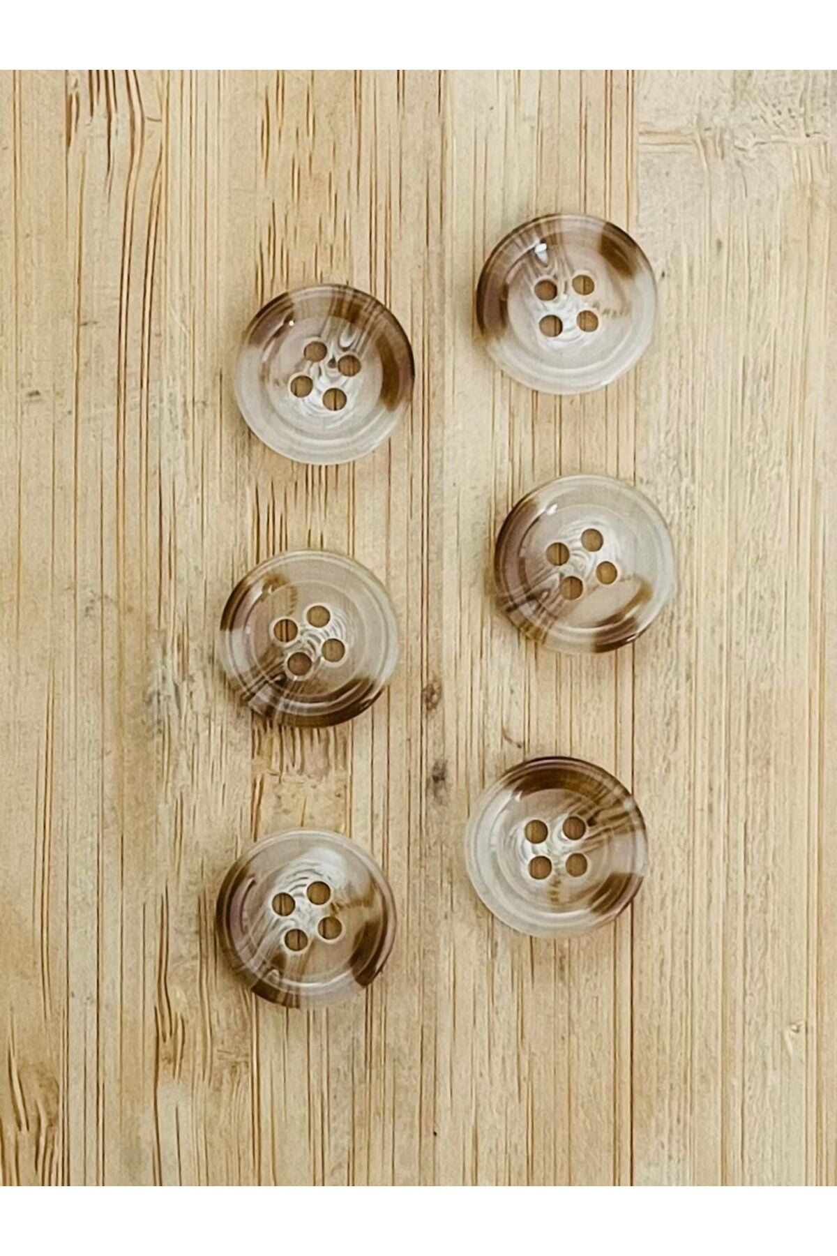 Şeffaf Damarlı Polyester Düğme. 1,5cm. 6 Adet.