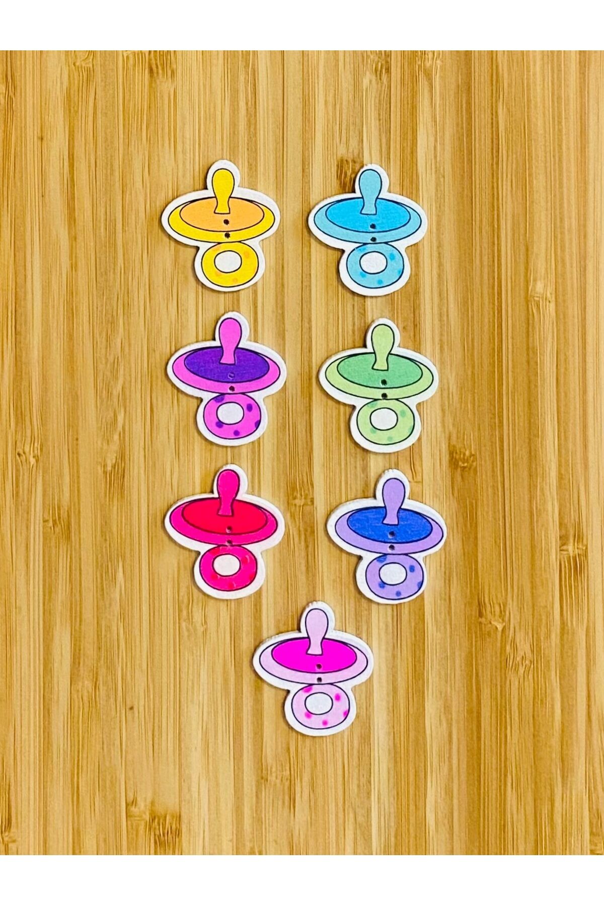 Dekoratif Boyalı Ahşap Emzik Süs Düğme 32 X 35 Mm. 7'li Paket. Renkli.